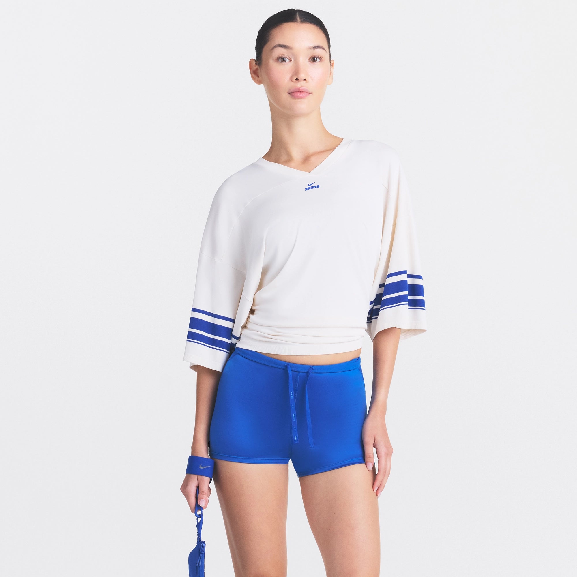 NikeSKIMS STRETCH KNIT OVERSIZED V-NECK TOP | IVORY ON A MODEL SIDE VIEW @ | FOCUS: 0.0, 1.0, 0.9