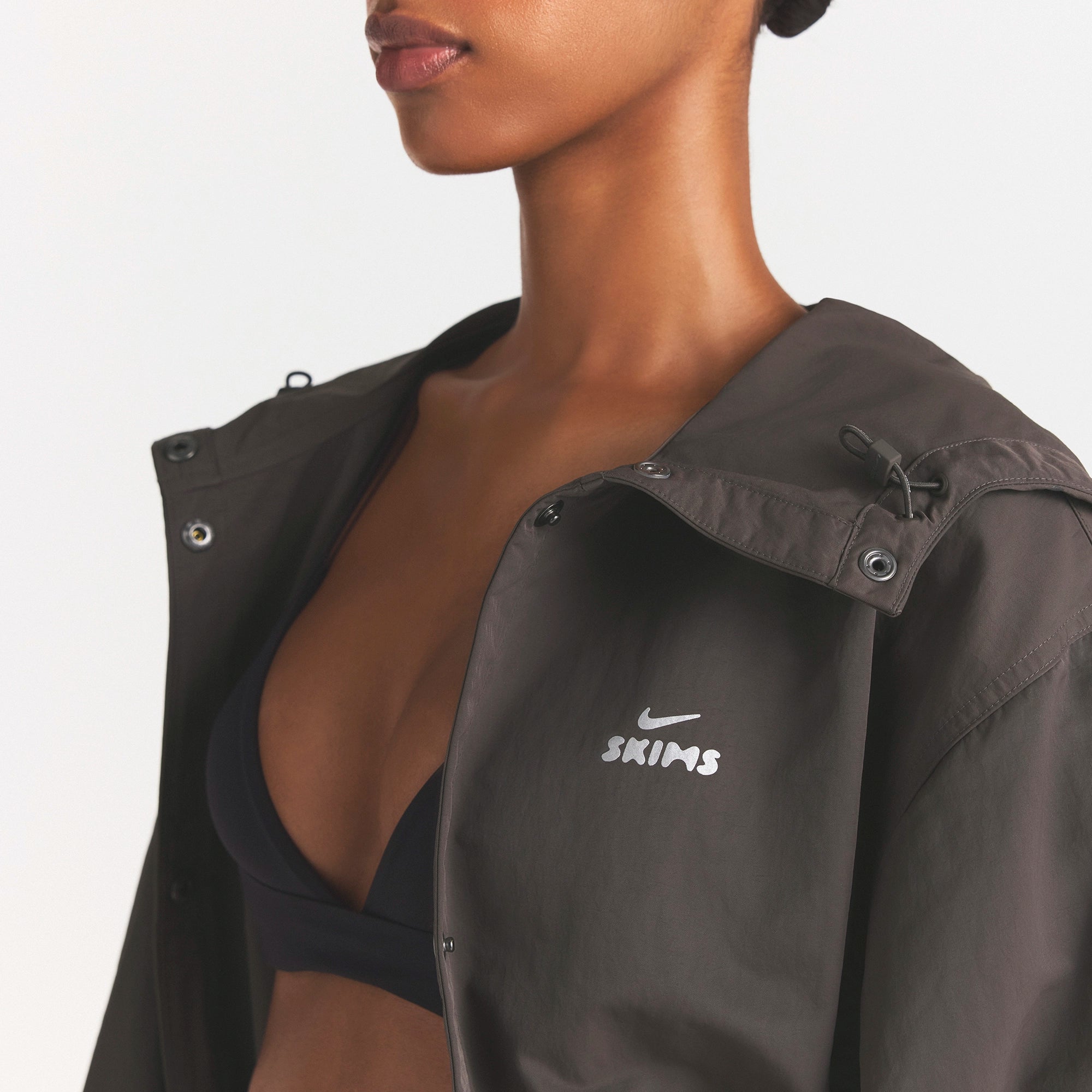 NikeSKIMS CRUNCHY NYLON HOODED PARKA | BOULDER ON A MODEL SIDE VIEW @ | FOCUS: 0.0, 1.0, 0.9
