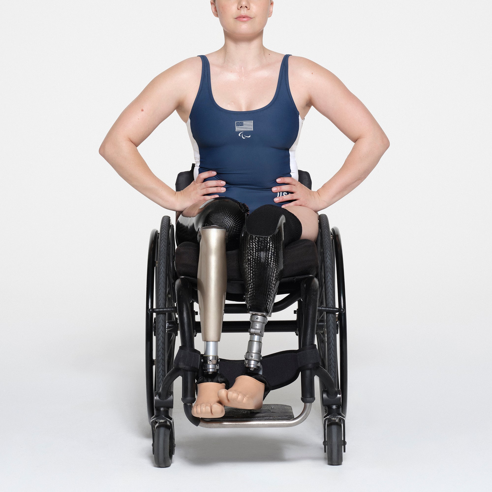 SKIMS FOR TEAM USA SIGNATURE SWIM PARALYMPIC SCOOP NECK ONE PIECE | NAVY ON A MODEL FRONT VIEW | FOCUS: 0.1, 1, 0.9