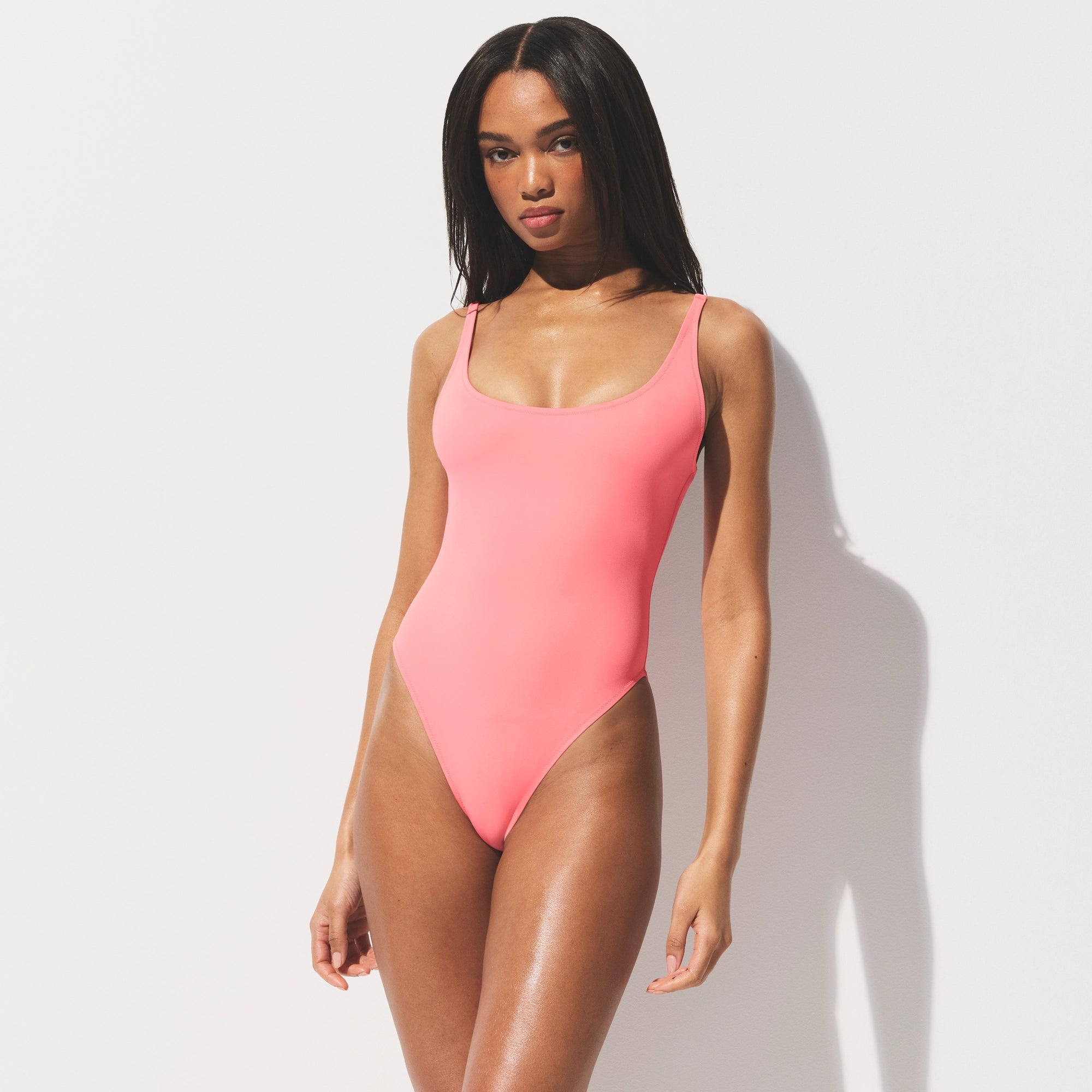 SIGNATURE SWIM SCOOP NECK ONE PIECE | MELON ON A MODEL SIDE VIEW 