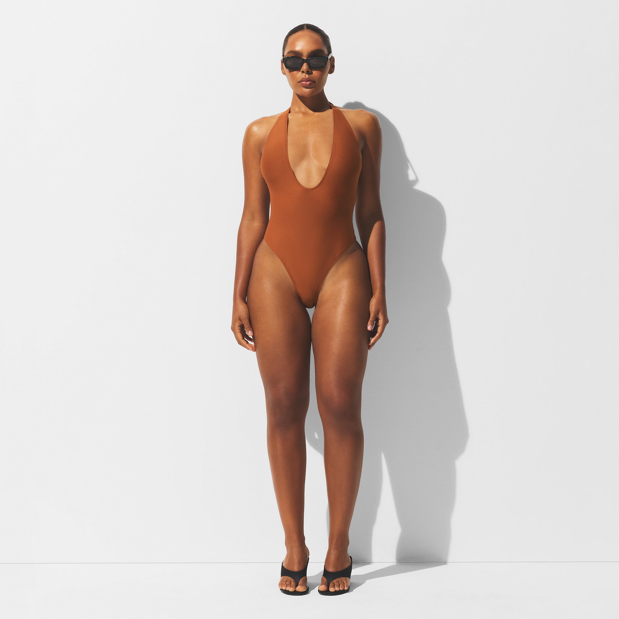 SKIMS スキムズ DEEP PLUNGE ワンピース 水着 3色 SKIMS Seamless Sculpt Deep Plunge Thong Bodysuit - Clay