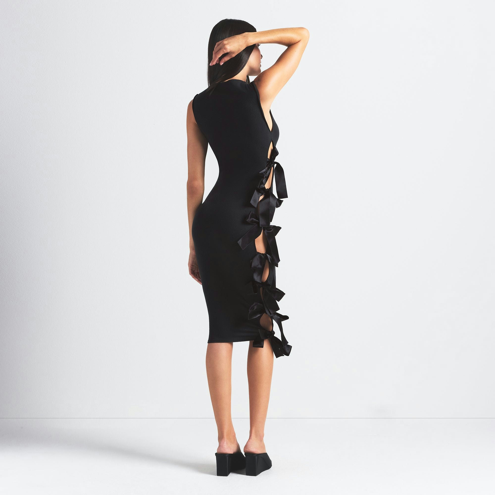 SKIMS CLOUD BOW DRESS | ONYX ON A MODEL BACK VIEW @ | FOCUS: 0.0, 1.0, 0.9