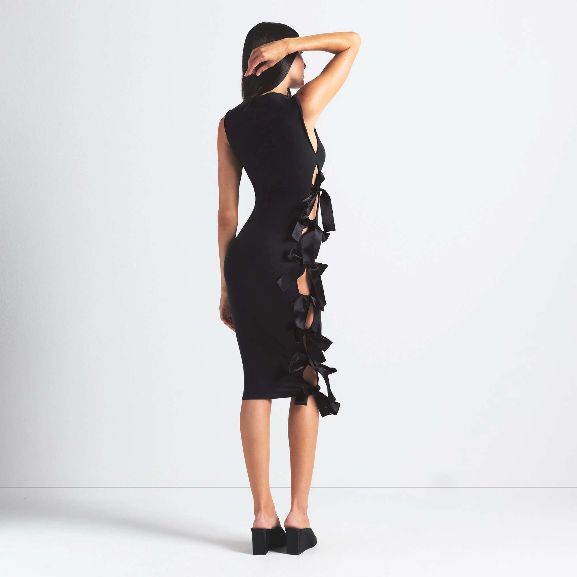 SKIMS CLOUD BOW DRESS | ONYX ON A MODEL BACK VIEW @ | FOCUS: 0.0, 1.0, 0.9