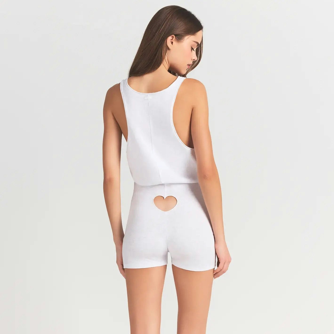 WORN IN JERSEY HEART ONESIE | SNOW ON A MODEL BACK VIEW @ | FOCUS: 0.0, 1.0, 0.9