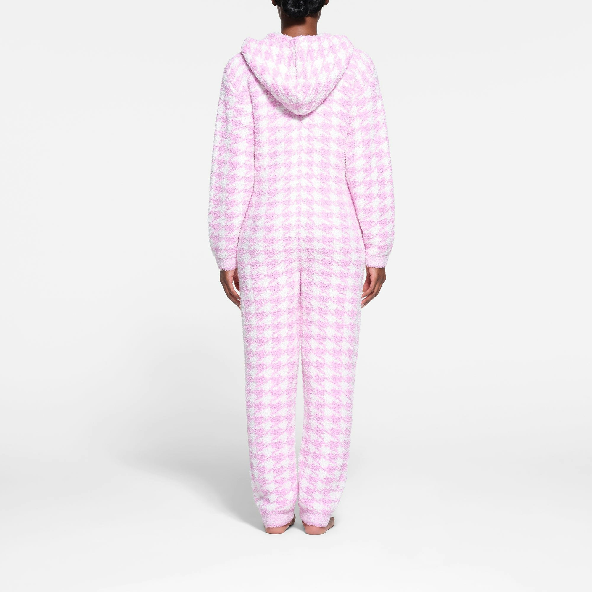 COZY KNIT UNISEX ONESIE | COTTON CANDY HOUNDSTOOTH ADDITIONAL FABRIC DETAILS | about this fabric