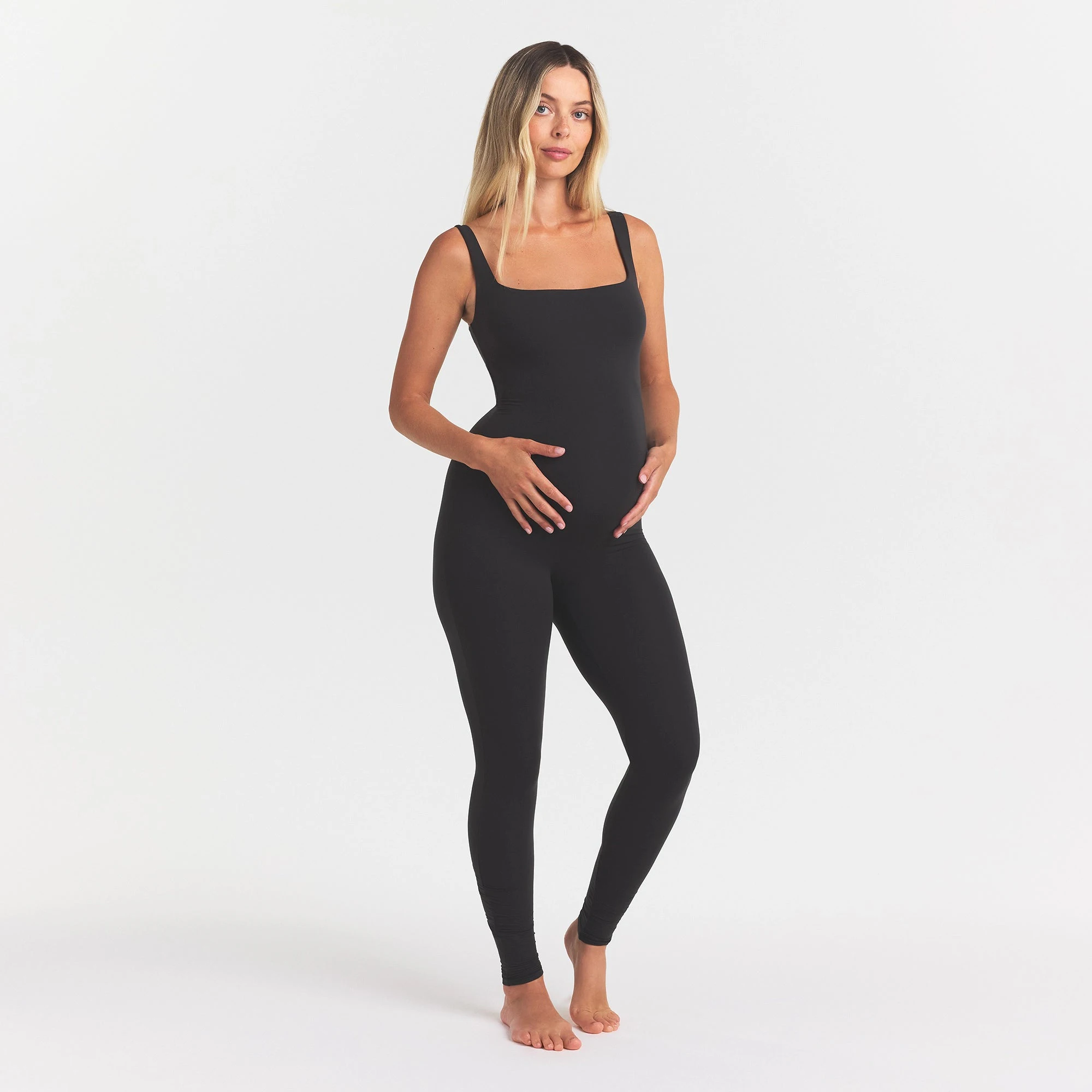 FITS EVERYBODY MATERNITY CATSUIT | ONYX ON A MODEL FRONT VIEW @ | FOCUS: 0.0, 1.0, 0.9