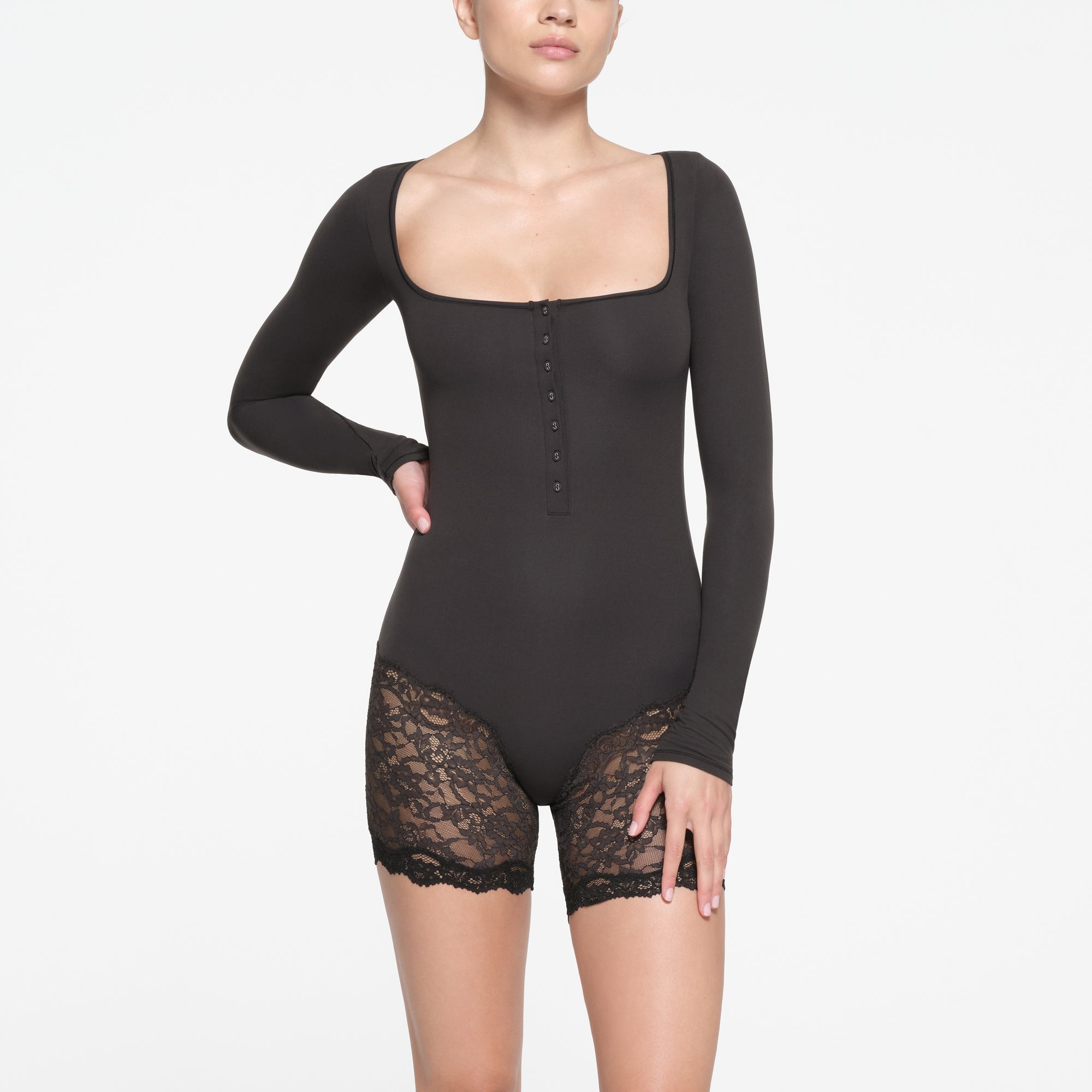 FITS EVERYBODY LACE LONG SLEEVE ONESIE | ONYX | XXS