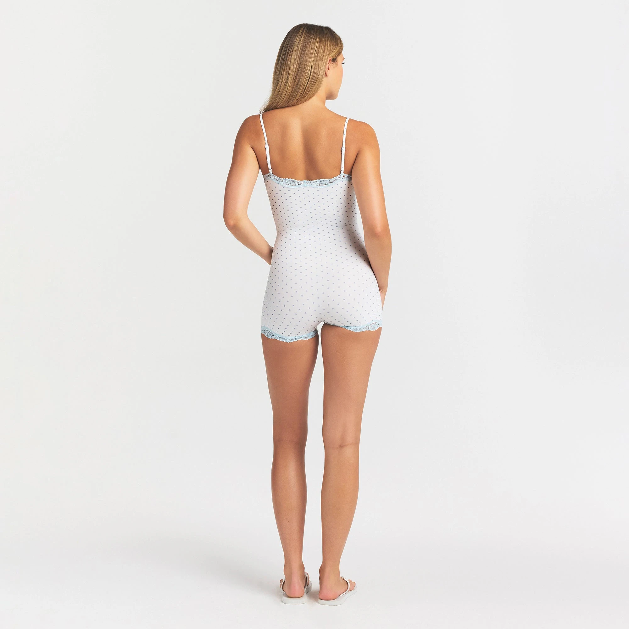 FITS EVERYBODY LACE ONESIE | SLATE PIN DOT PRINT ON A MODEL BACK VIEW @ | FOCUS: 0.0, 1.0, 0.9