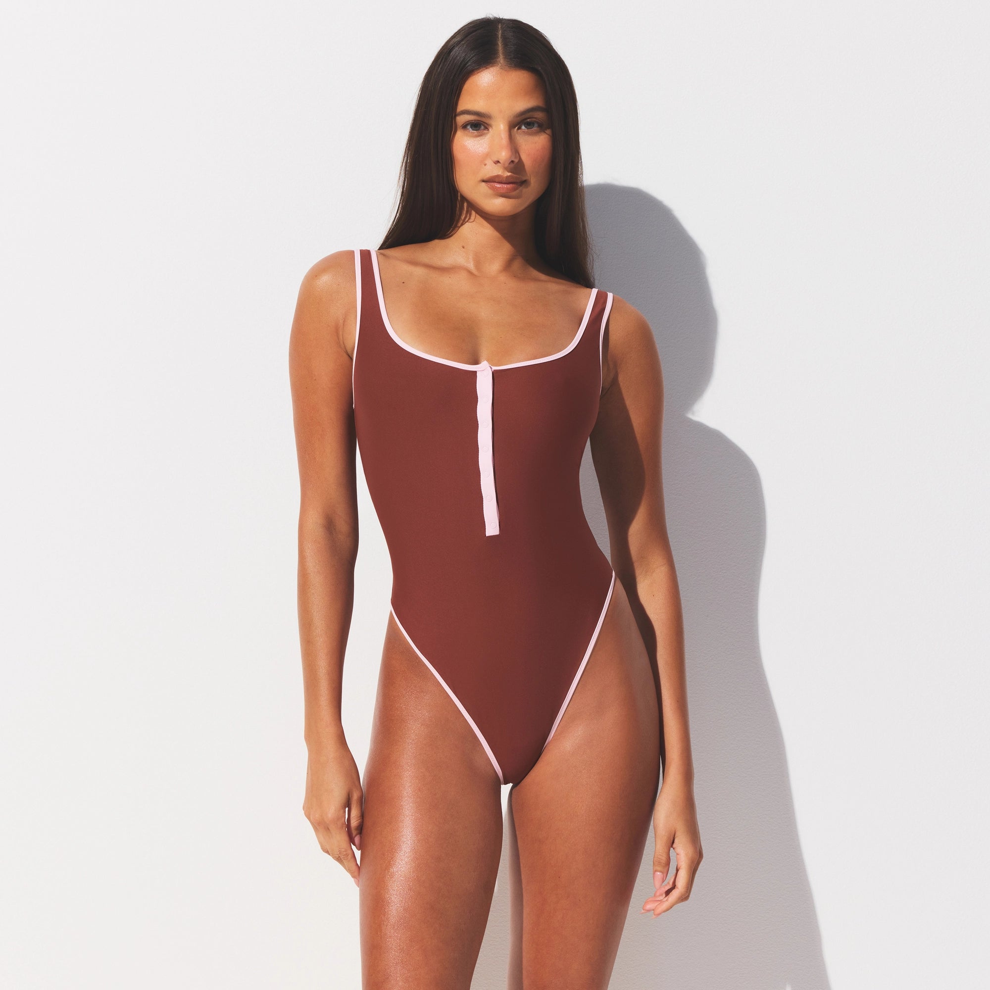 SIGNATURE SWIM SNAP FRONT ONE PIECE | HENNA CONTRAST ON A MODEL SIDE VIEW 