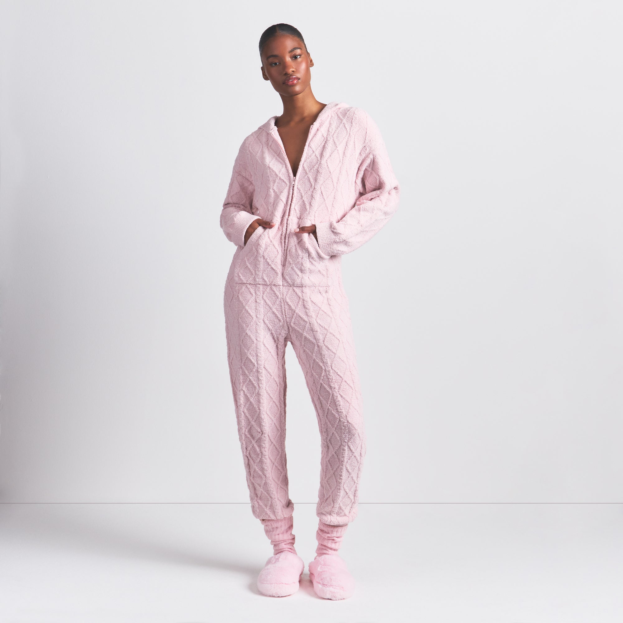 COZY LIGHT OVERSIZED CABLEKNIT ONESIE | CHERRY BLOSSOM ON A MODEL FRONT VIEW @ | FOCUS: 0.0, 1.0, 0.9