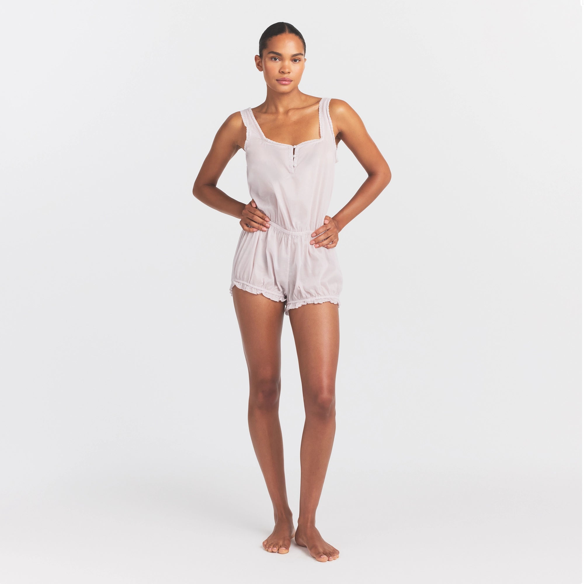 VOILE SLEEP ONESIE | LIGHT LILAC ON A MODEL FRONT VIEW @ | FOCUS: 0.0, 1.0, 0.9