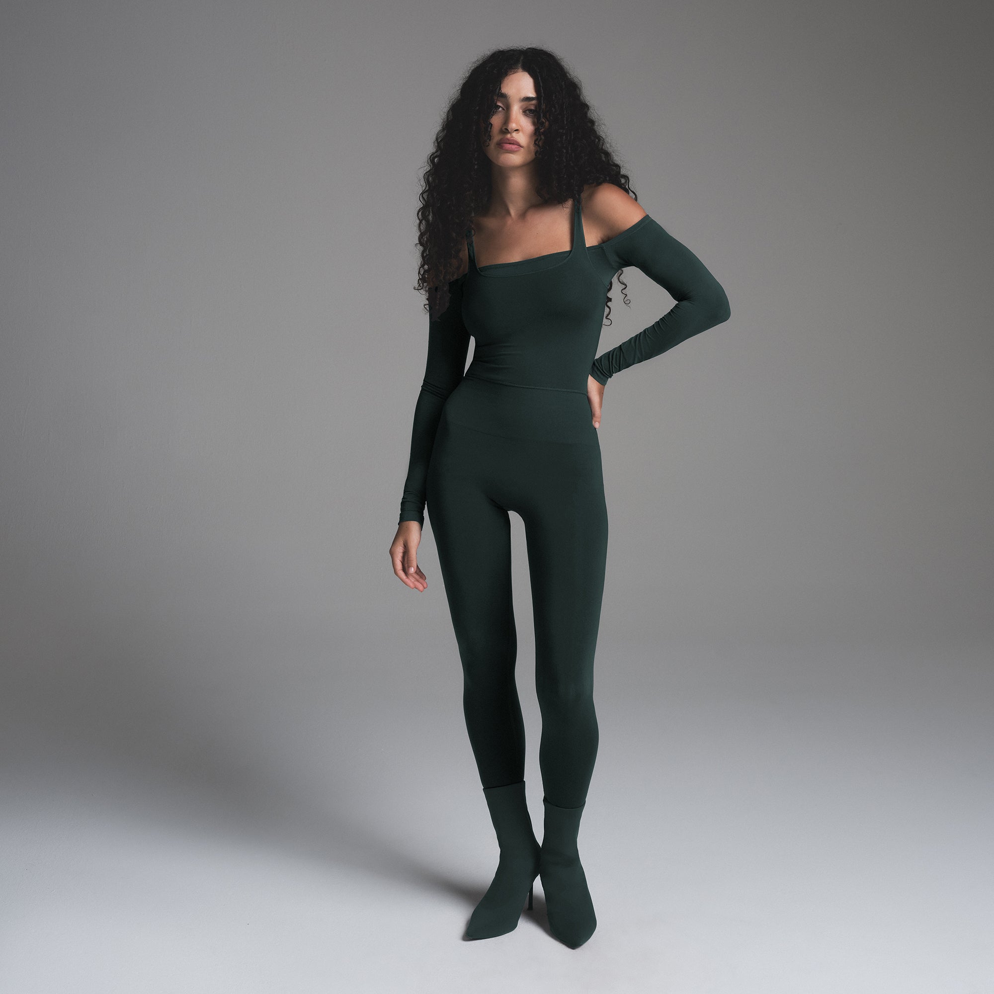 超人気ブティック SEAMLESS SMOOTHING SOFT CATSUIT CYPRESS | トップス