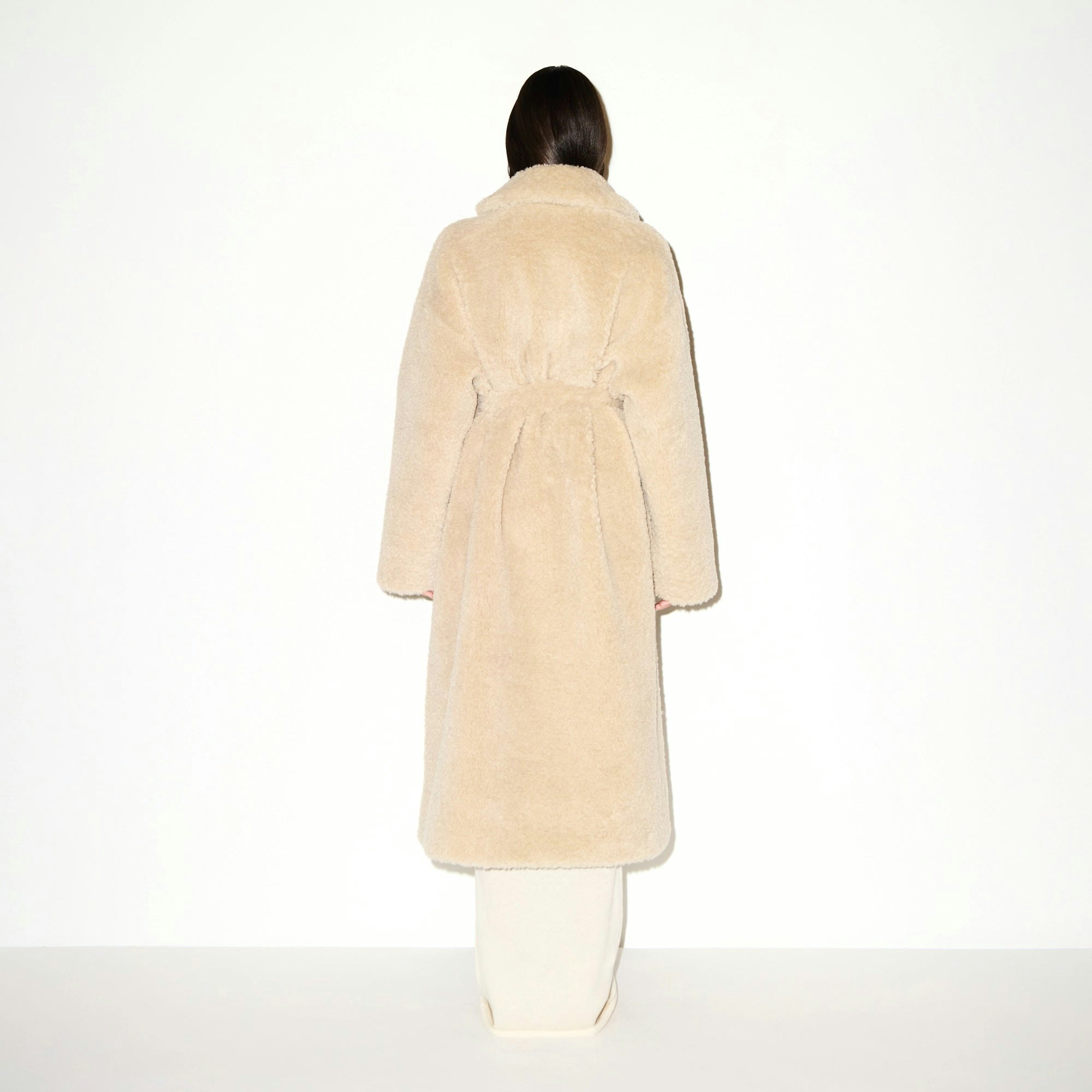 FAUX FUR OVERSIZED LONG COAT | CHAMPAGNE ON A MODEL FRONT VIEW @ | FOCUS: 0.9, 0.1, 0.7