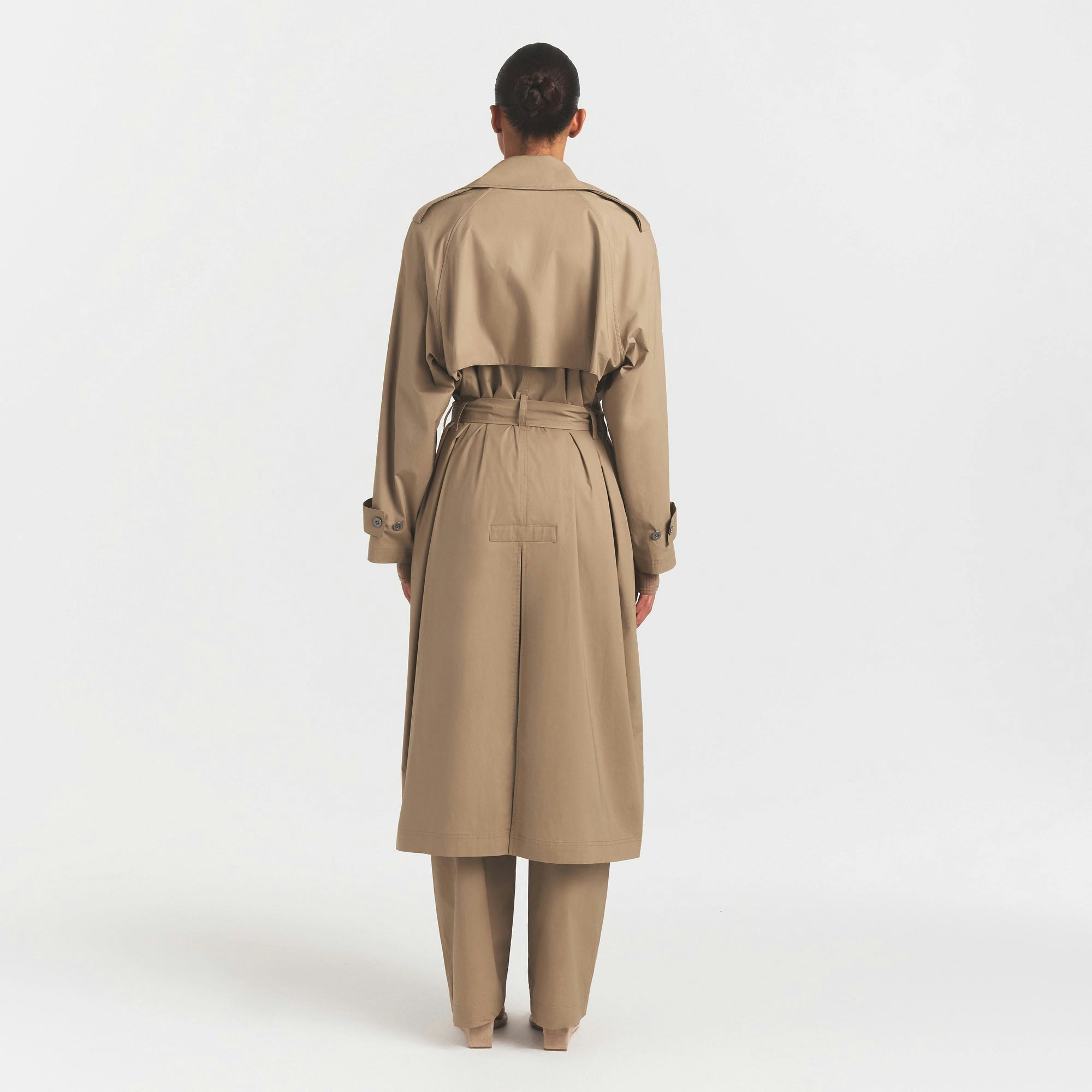 WOVEN COTTON OVERSIZED TRENCH COAT | DESERT ON A MODEL FRONT VIEW @ | FOCUS: 0.0, 1.0, 0.9