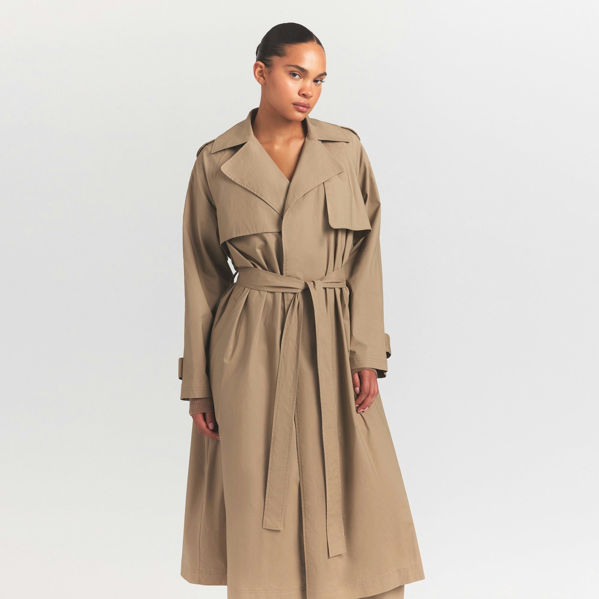 WOVEN COTTON OVERSIZED TRENCH COAT | DESERT ON A MODEL SIDE VIEW @ | FOCUS: 0.0, 1.0, 0.9