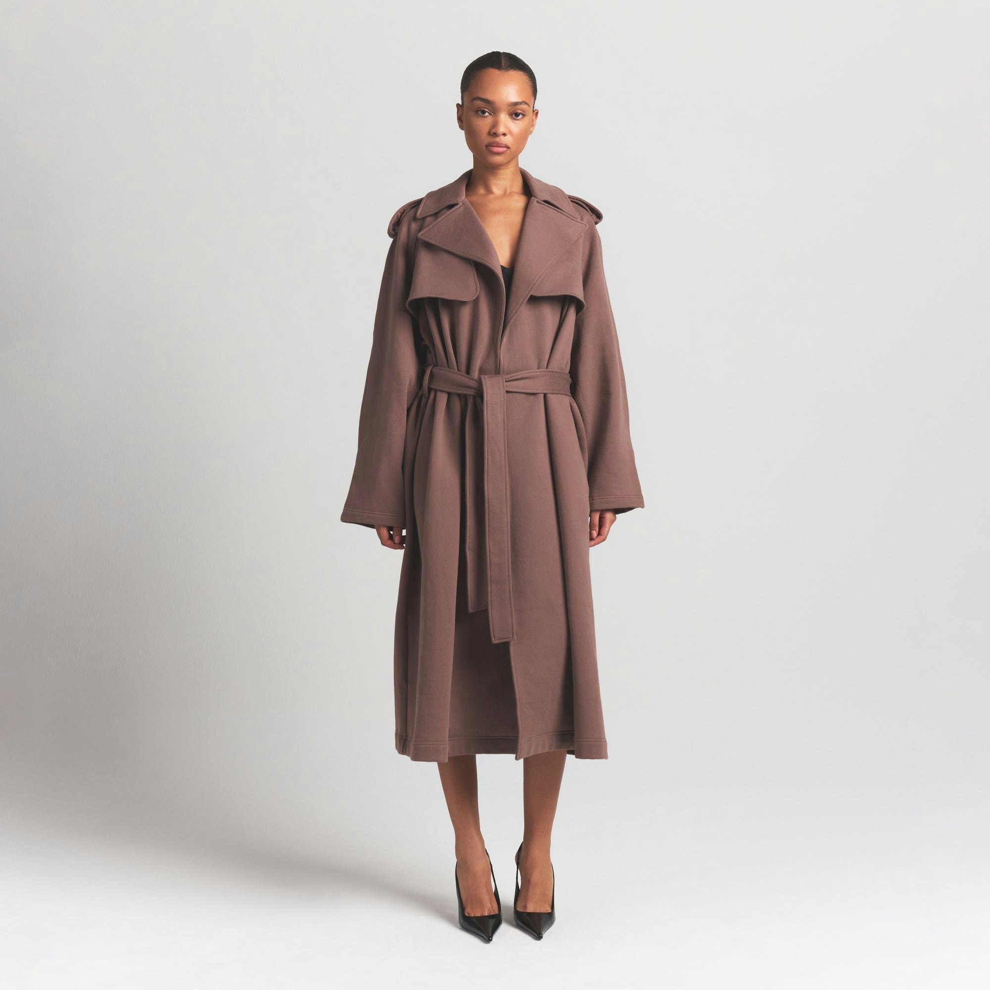 BOYFRIEND FLEECE TRENCH COAT | UMBER ON A MODEL FRONT VIEW @ | FOCUS: 0.9, 0.1, 0.7