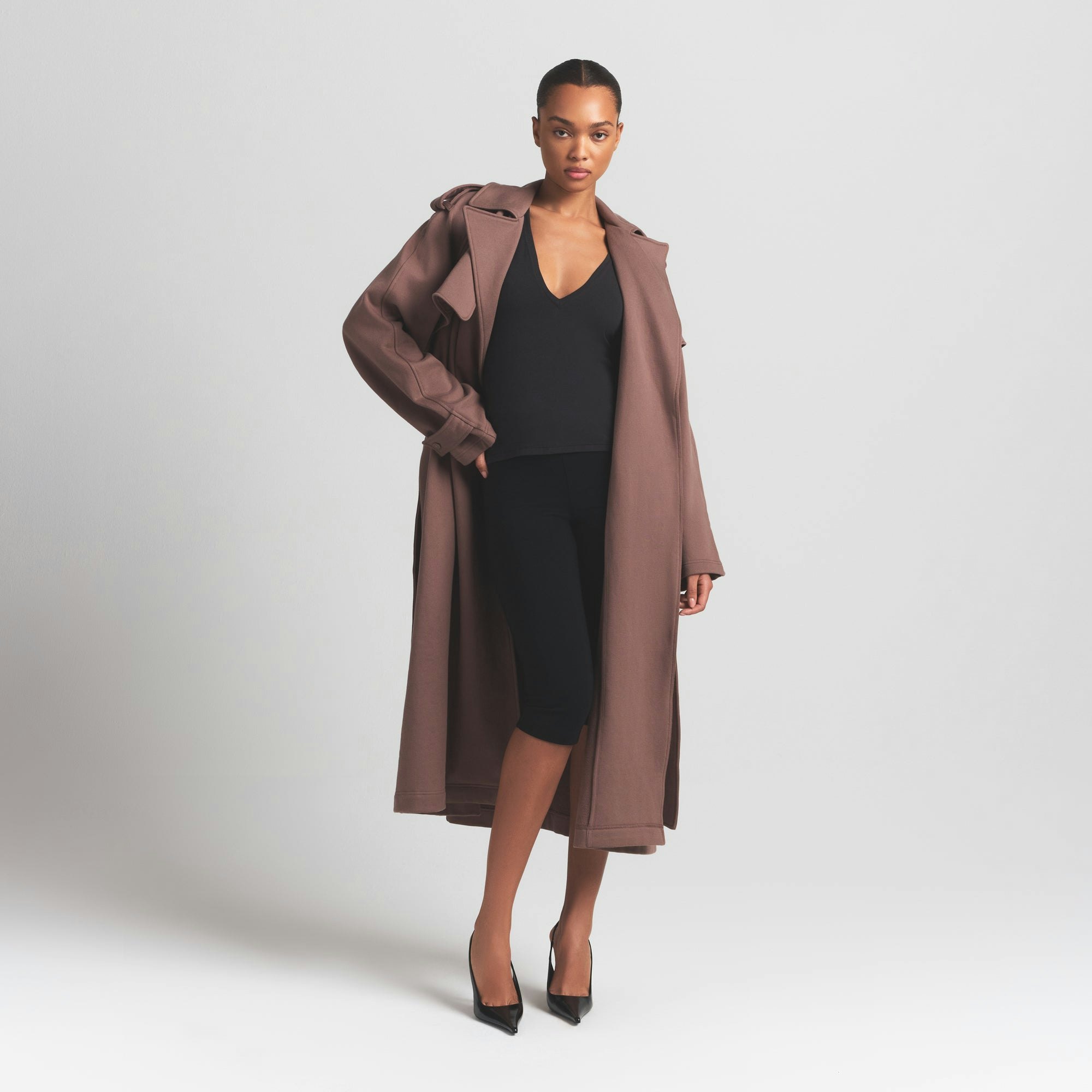 BOYFRIEND FLEECE TRENCH COAT | UMBER ON A MODEL FRONT VIEW S | FOCUS: 0.0, 1.0, 0.9
