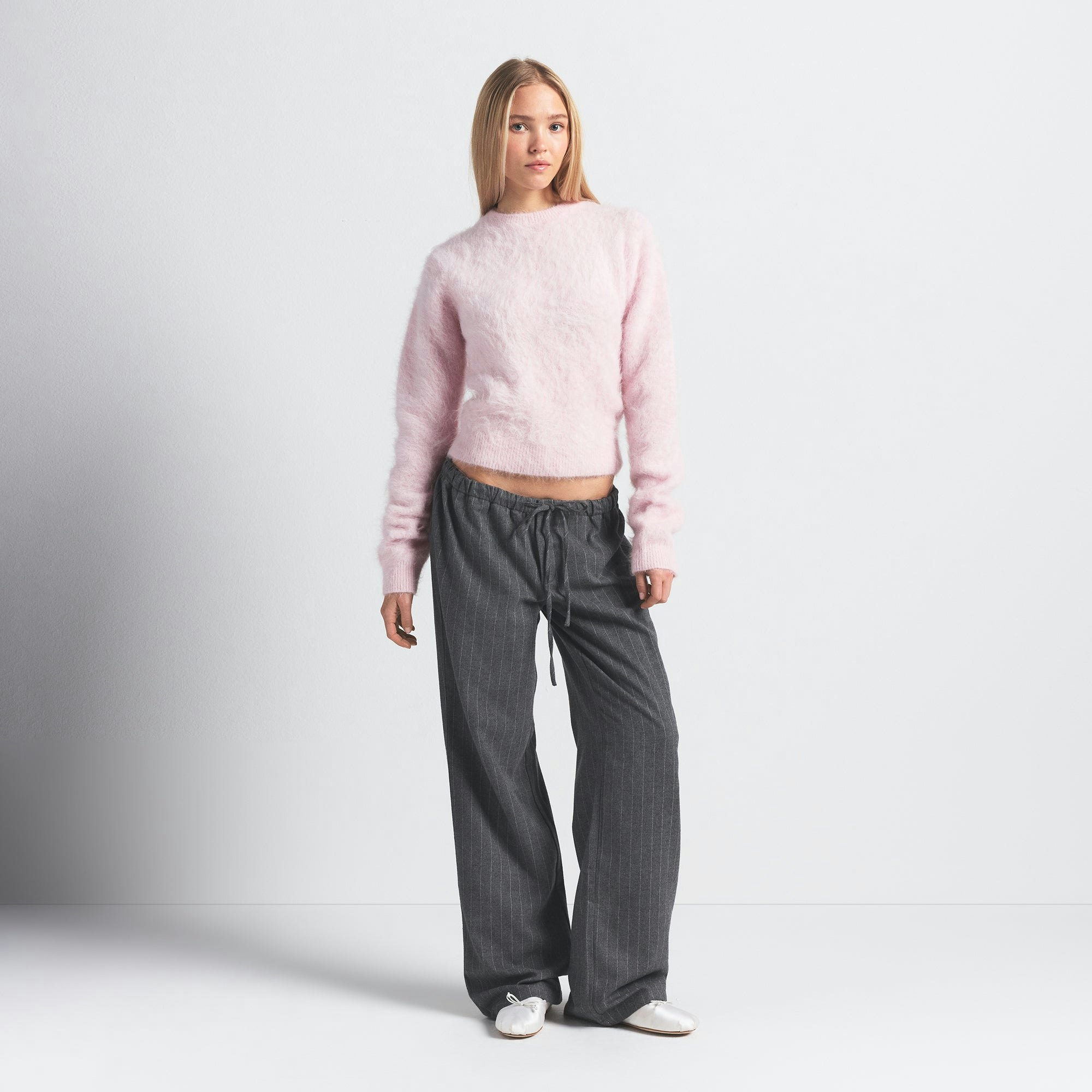 BRUSHED ALPACA CREWNECK SWEATER | CHERRY BLOSSOM ON A MODEL FRONT VIEW @ | FOCUS: 0.0, 1.0, 0.9