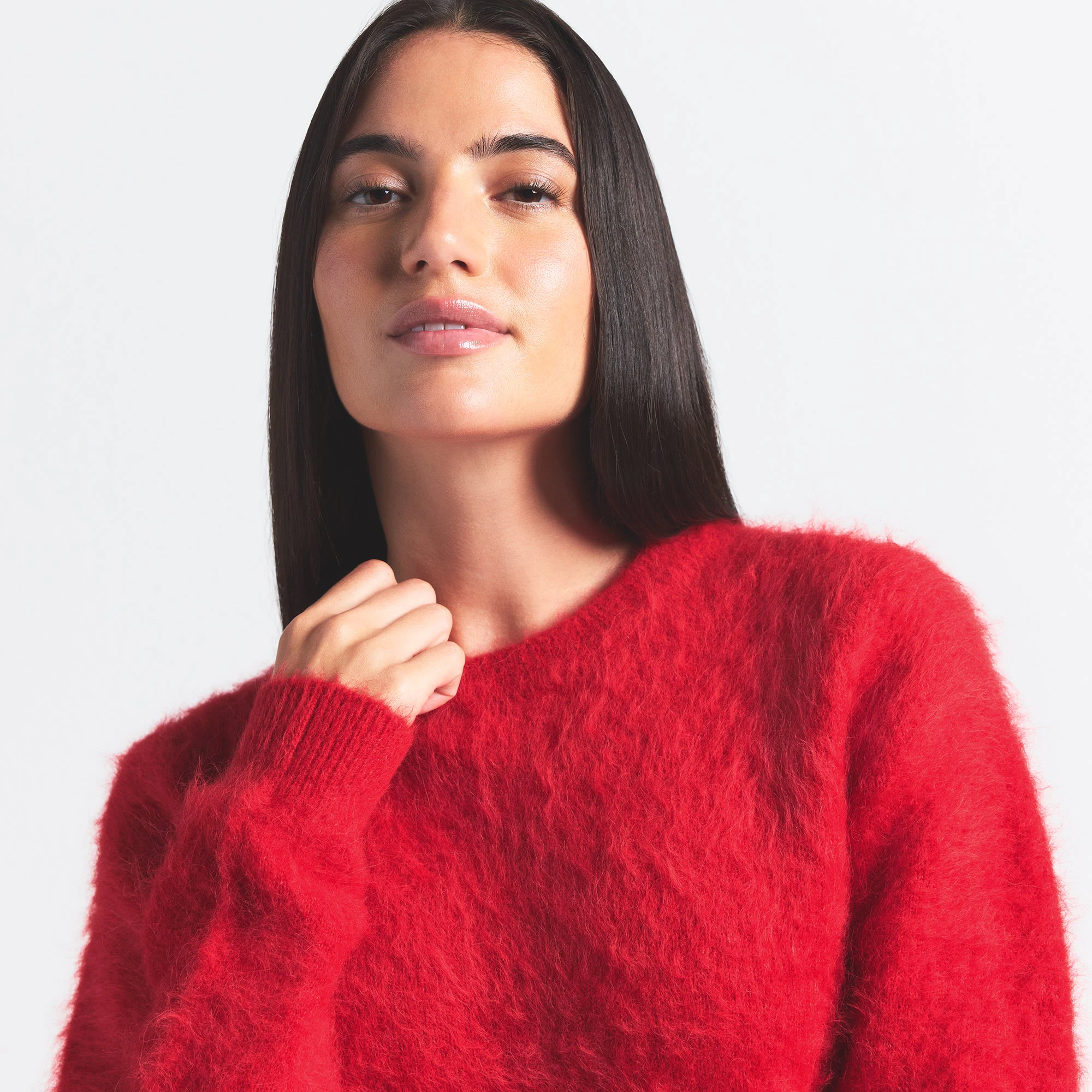 BRUSHED ALPACA CREWNECK SWEATER | CRANBERRY ON A MODEL FRONT VIEW @ | FOCUS: 0.0, 1.0, 0.9