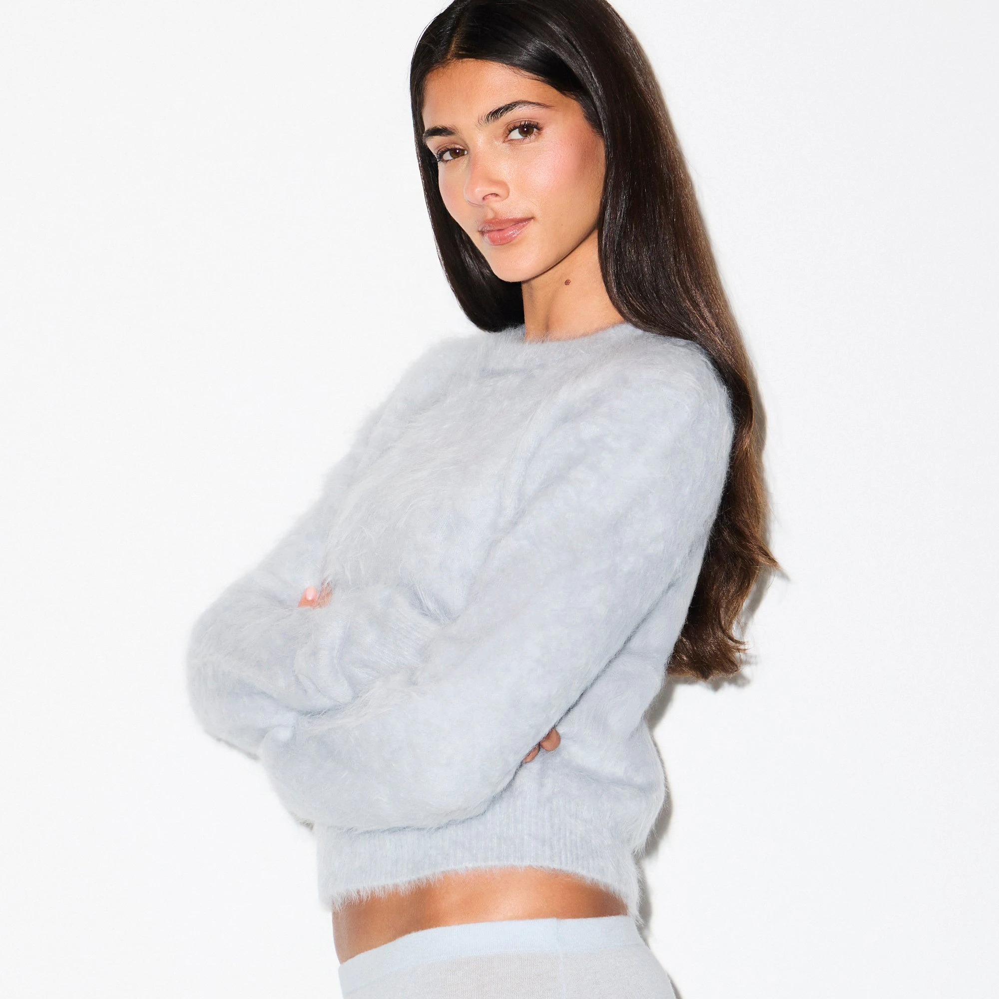 BRUSHED ALPACA CREWNECK SWEATER | PEARL ON A MODEL SIDE VIEW @ | FOCUS: 0.0, 1.0, 0.9