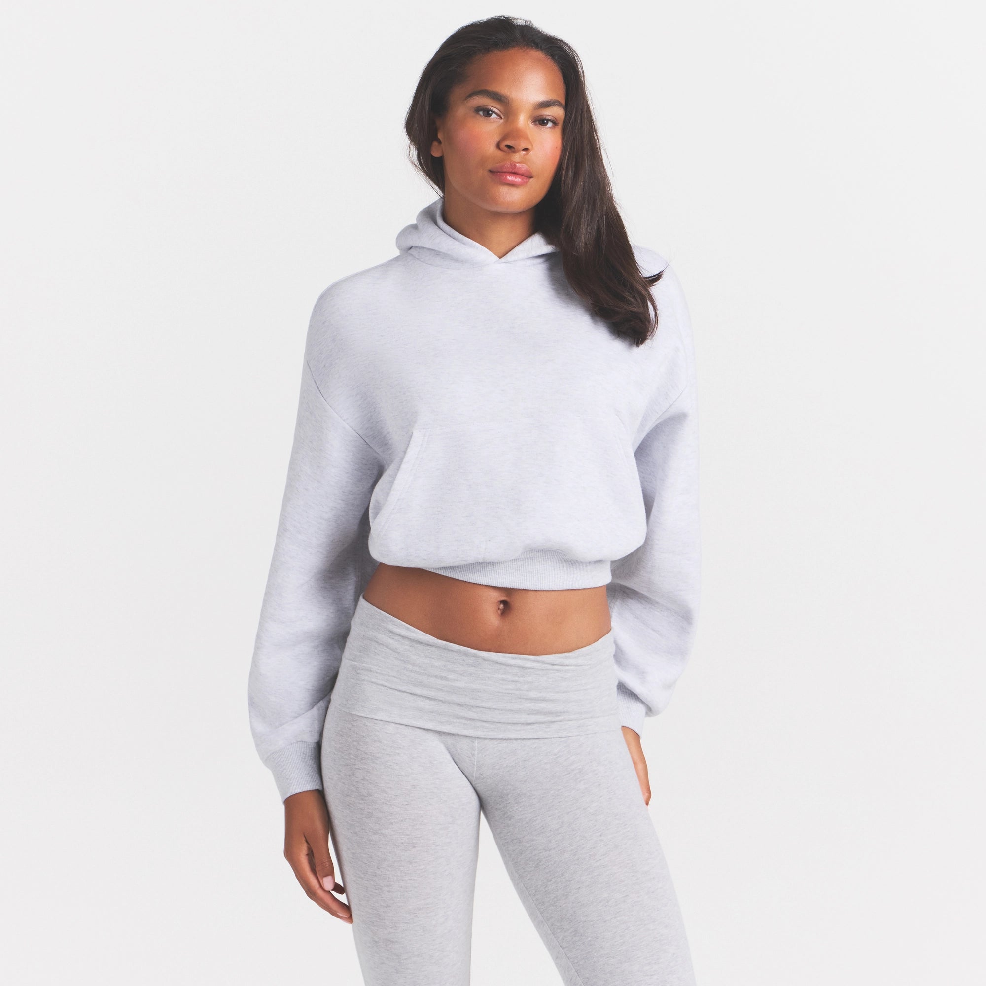 COTTON FLEECE CROPPED HOODIE | LIGHT HEATHER GREY ON A MODEL SIDE VIEW @ | FOCUS: 0.0, 1.0, 0.9