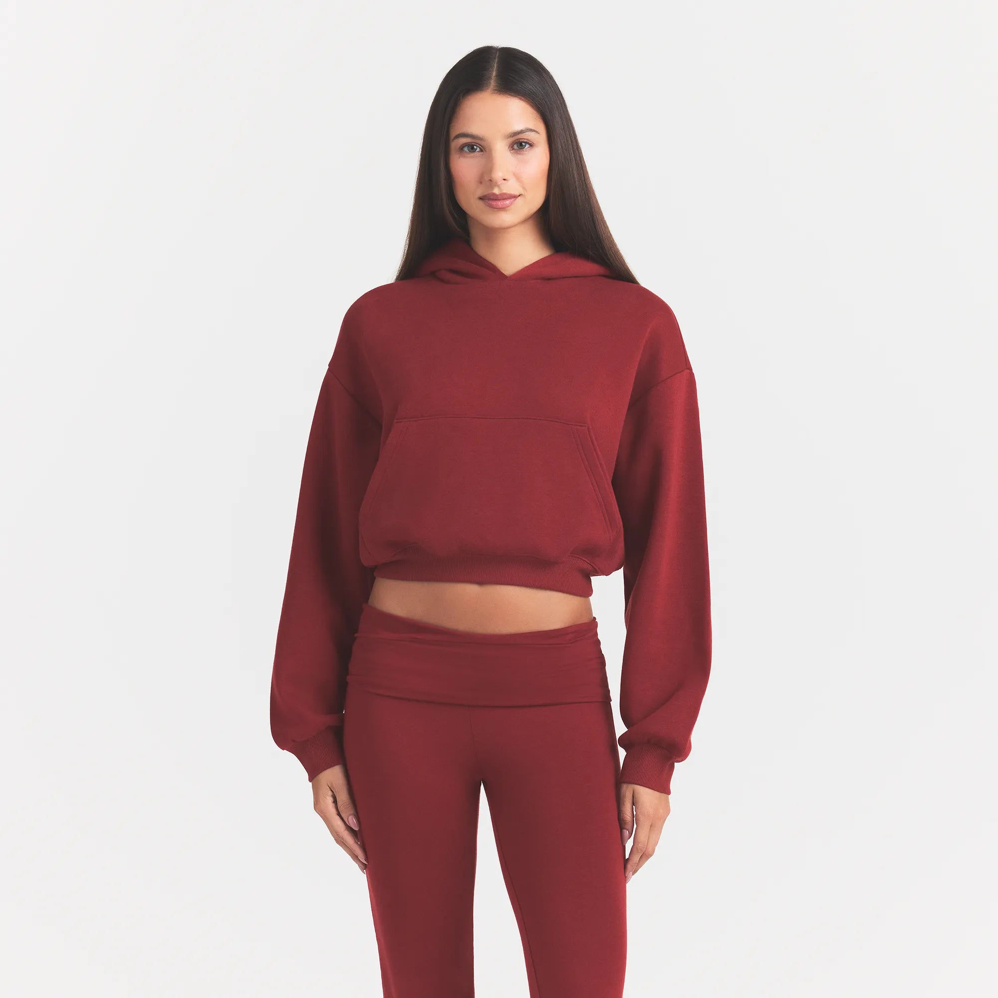 COTTON FLEECE CROPPED HOODIE | MERLOT ON A MODEL FRONT VIEW @ | FOCUS: 0.0, 1.0, 0.9