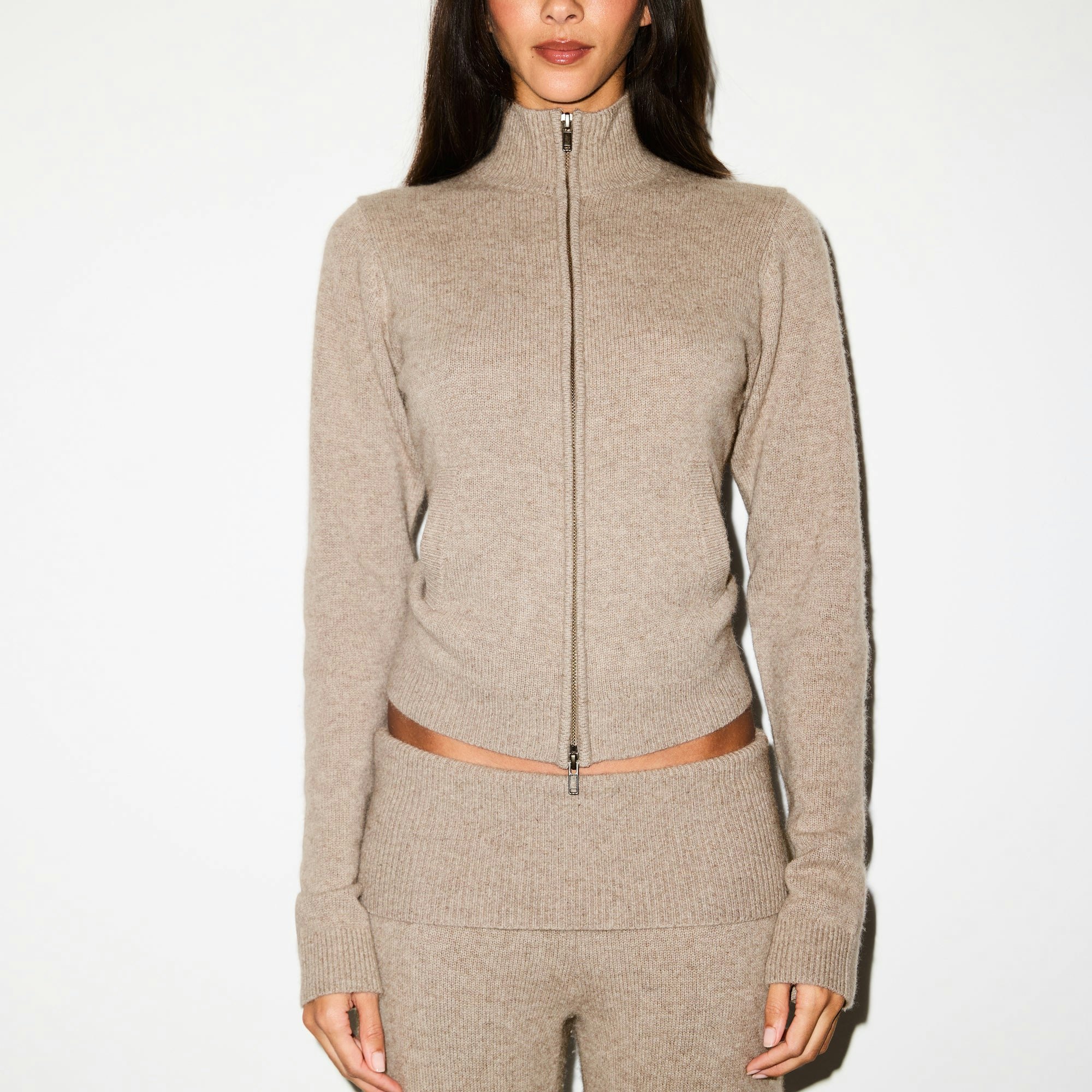WOOL CASHMERE ZIP UP MOCK NECK SWEATER | LINEN ON A MODEL SIDE VIEW @ | FOCUS: 0.0, 1.0, 0.9
