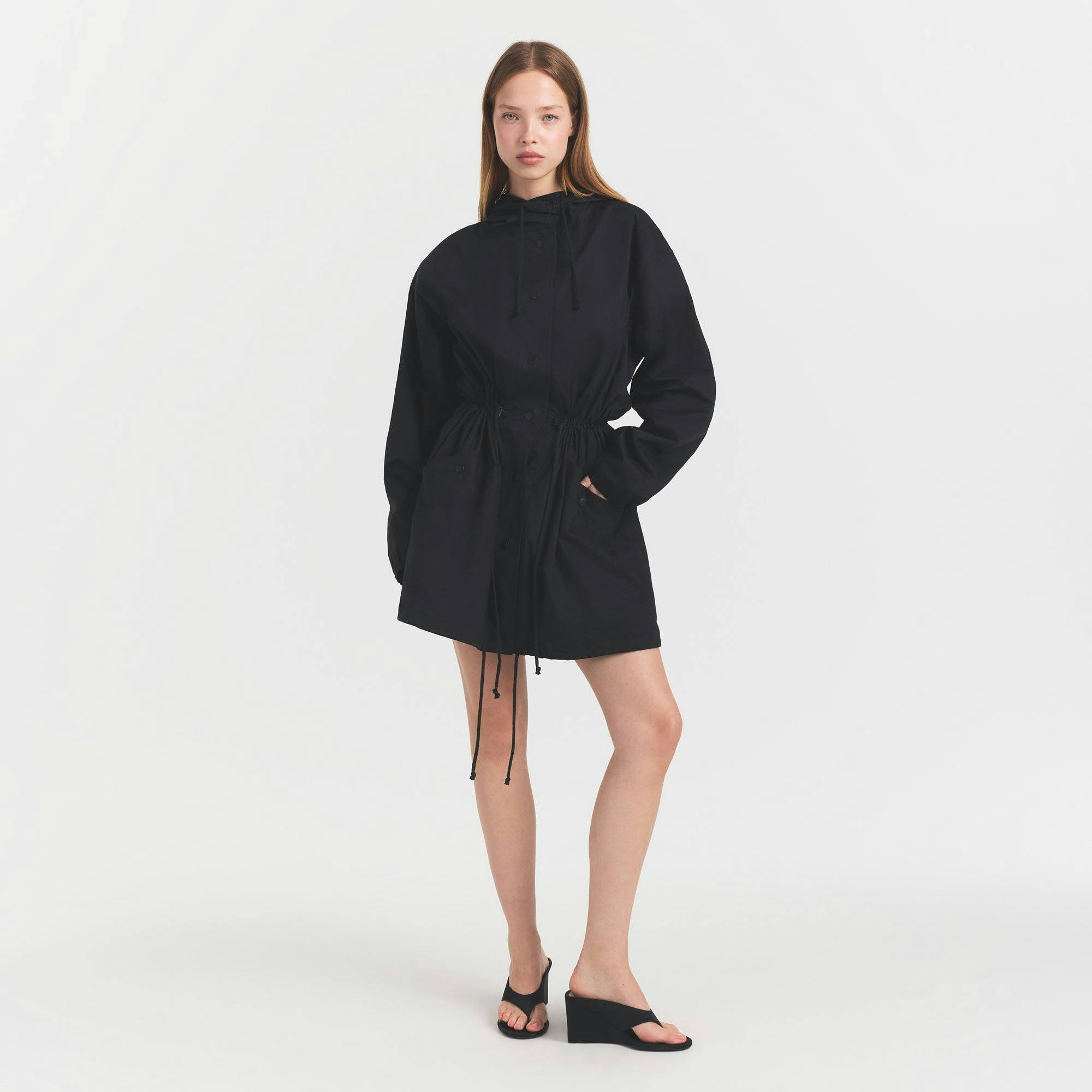 WOVEN COTTON ANORAK | ONYX ON A MODEL FRONT VIEW