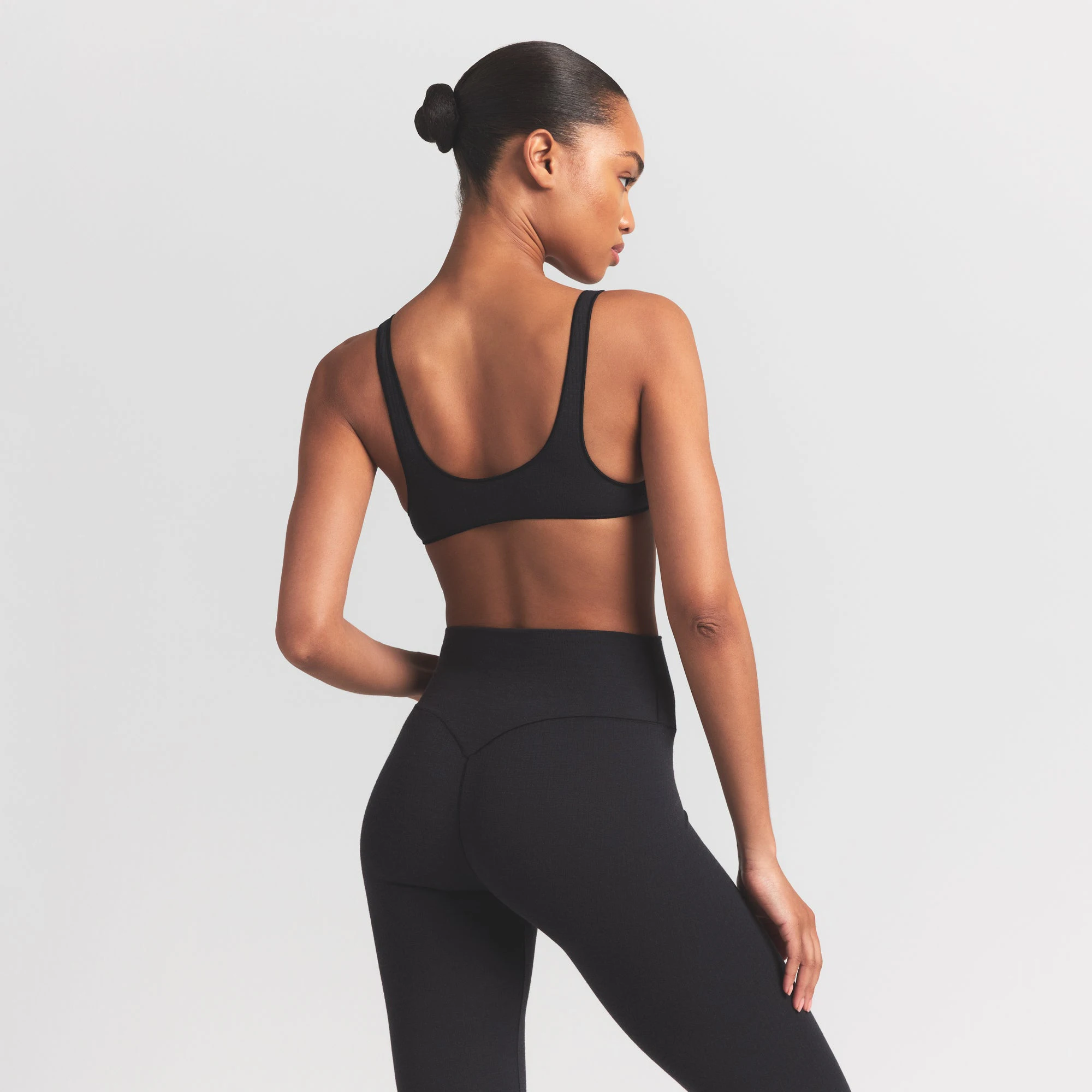 WOOL RIB BRALETTE | OBSIDIAN ON A MODEL FRONT VIEW S | FOCUS: 0.0, 1.0, 0.9