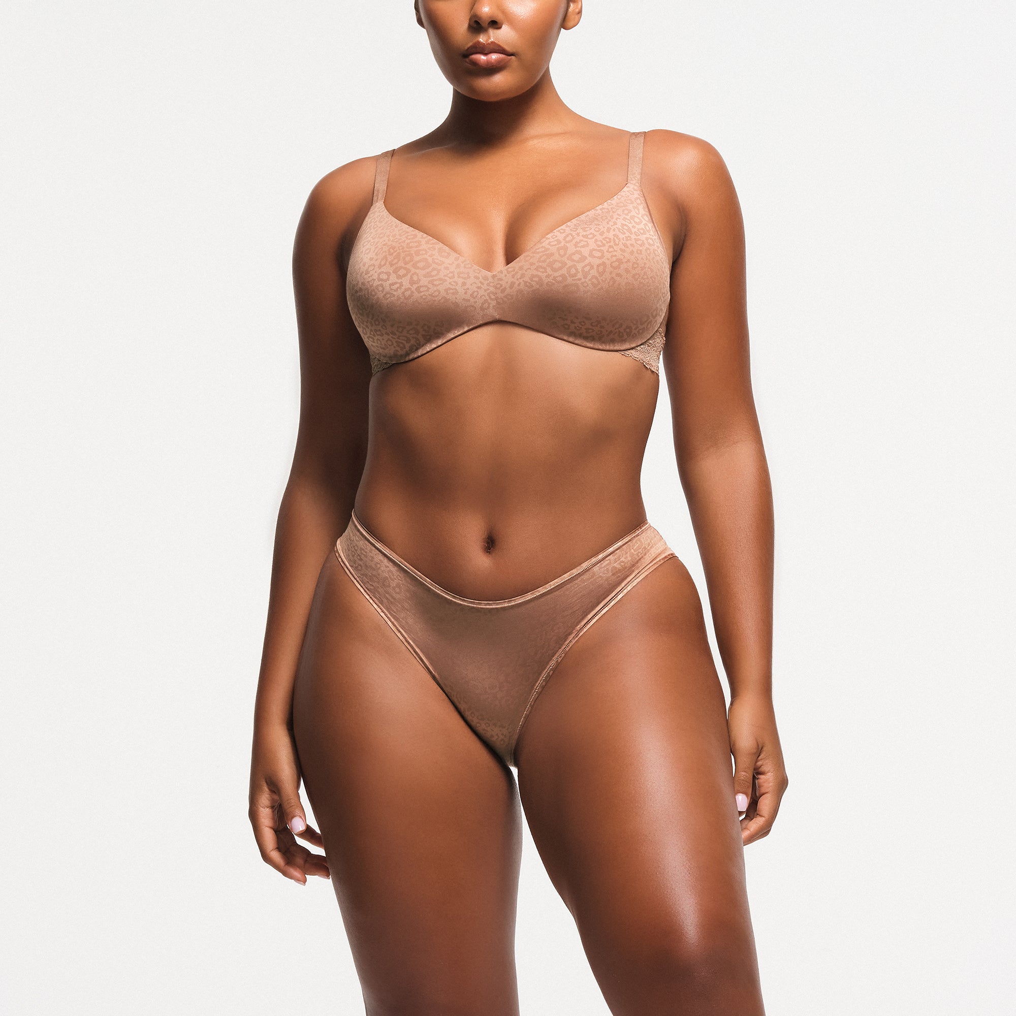 WIRELESS FORM PUSH-UP PLUNGE BRA | SIENNA MICRO LEOPARD PRINT ON A MODEL FRONT VIEW