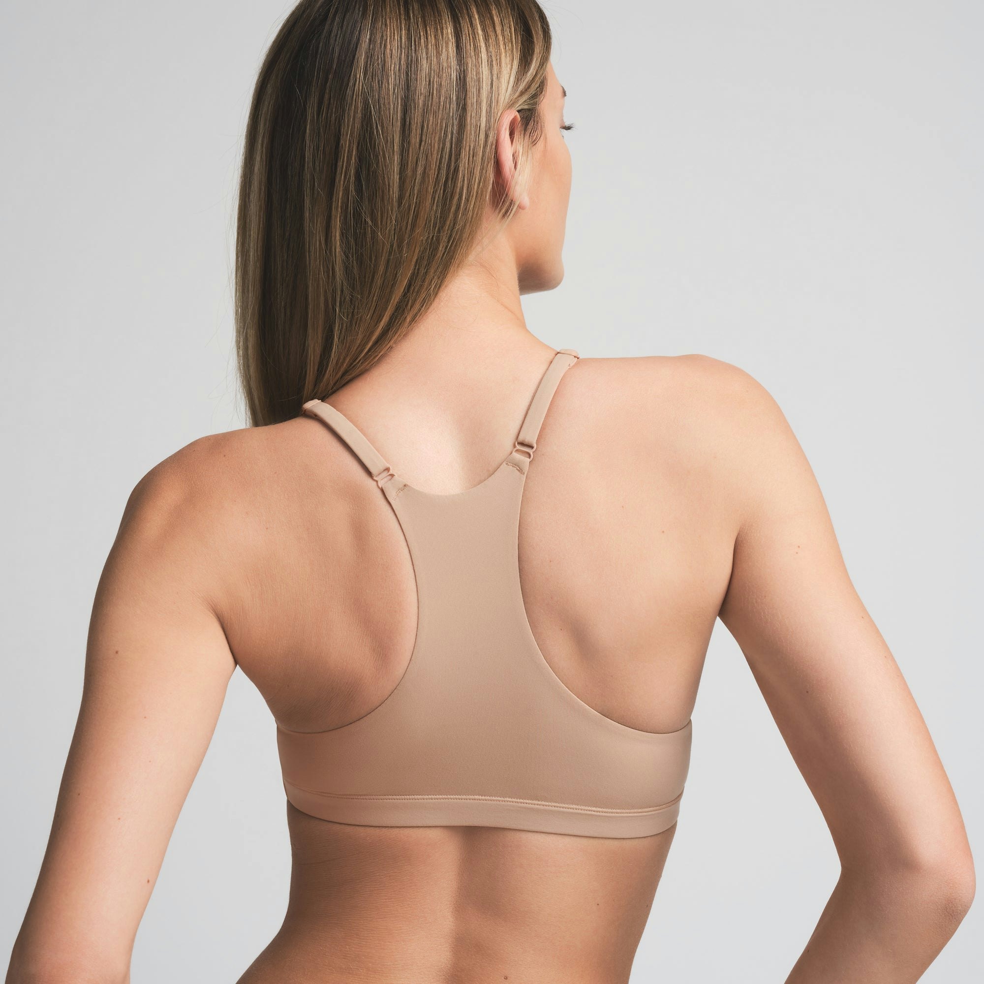 FITS EVERYBODY RACERBACK PLUNGE BRALETTE | CLAY ON A MODEL SIDE VIEW | FOCUS: 0.0, 1.0, 0.9