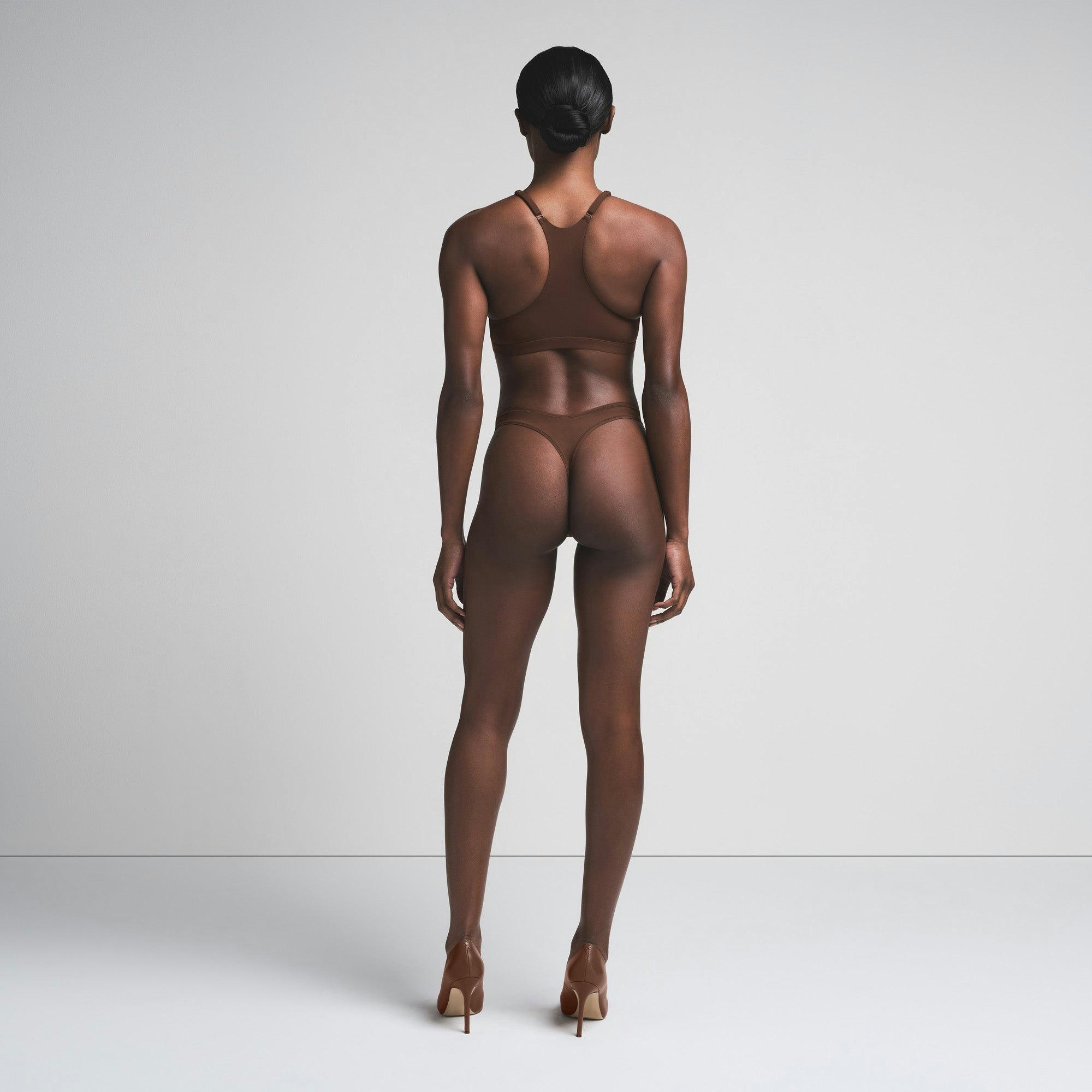 FITS EVERYBODY RACERBACK PLUNGE BRALETTE | COCOA ON A MODEL FRONT VIEW | FOCUS: 0.0, 1.0, 0.9