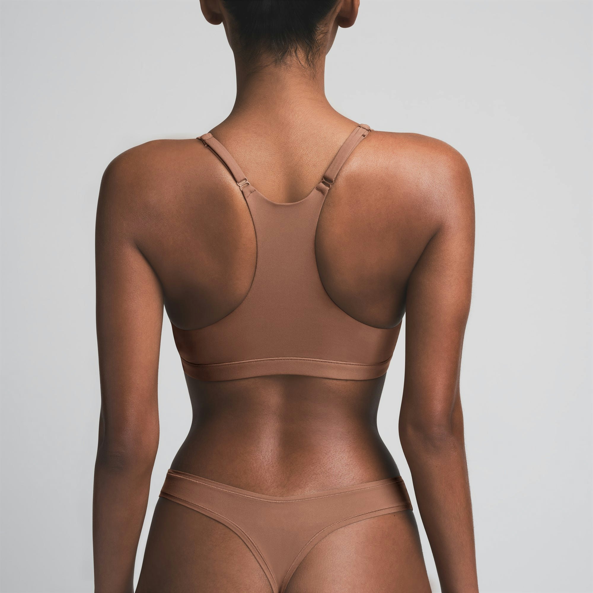 FITS EVERYBODY RACERBACK PLUNGE BRALETTE | JASPER ON A MODEL SIDE VIEW | FOCUS: 0.0, 1.0, 0.9