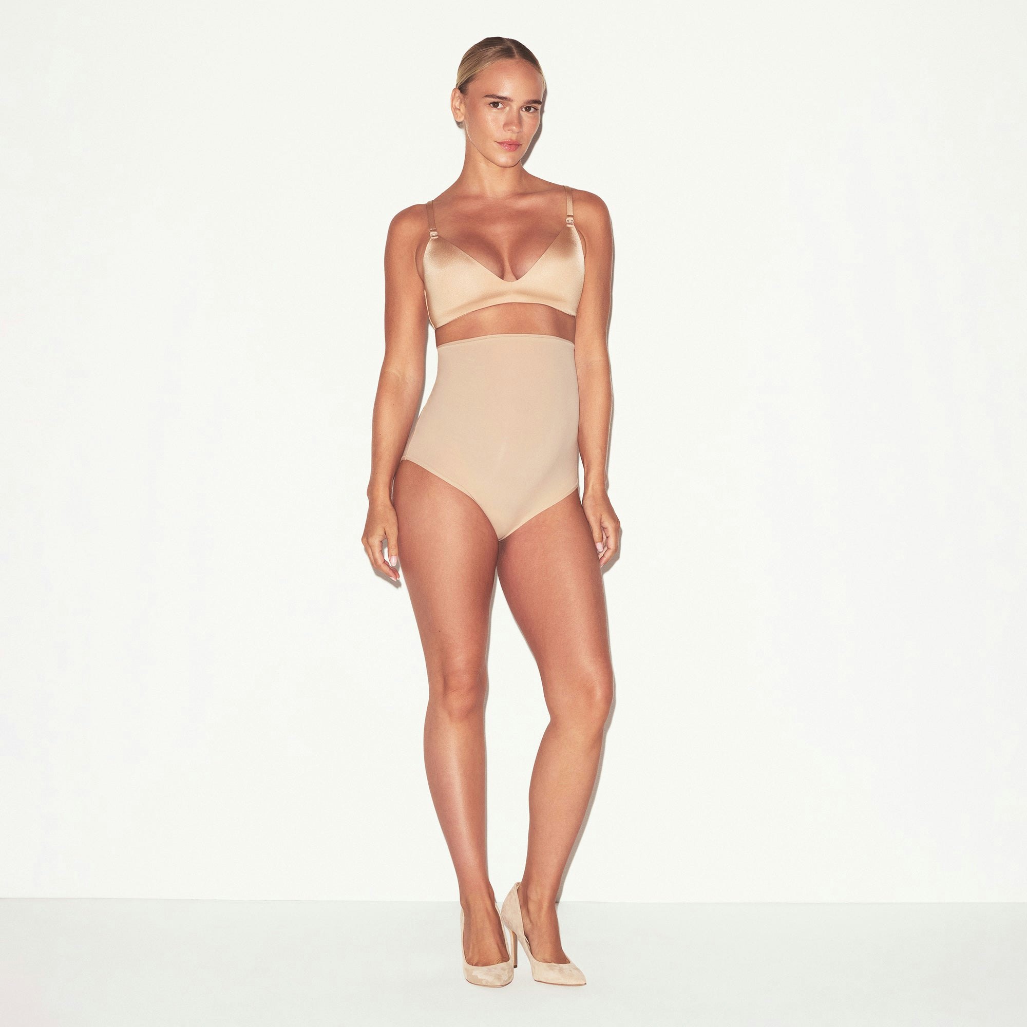 WIRELESS FORM MATERNITY NURSING BRA | CLAY ON A MODEL FRONT VIEW @ | FOCUS: 0.0, 1.0, 0.9