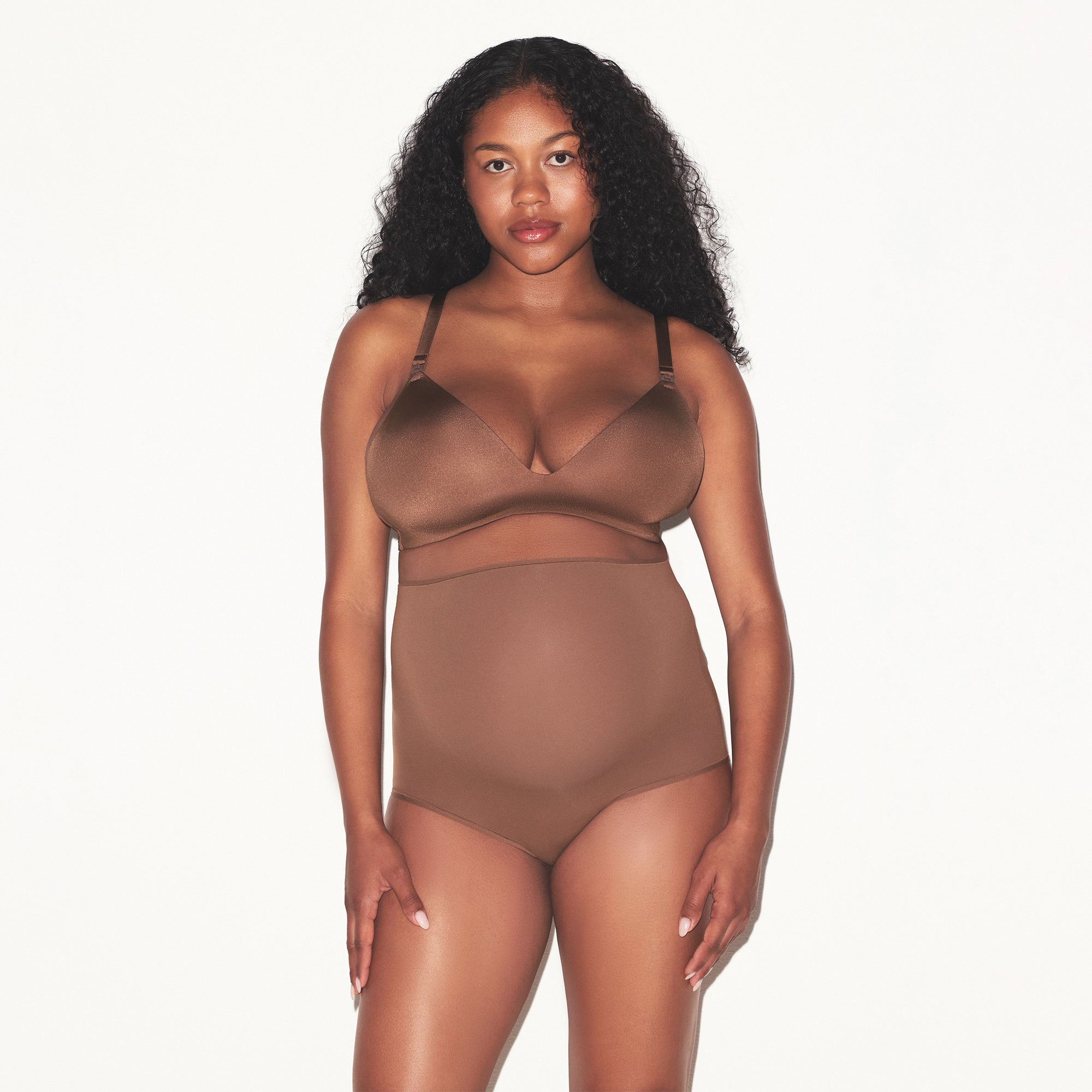 WIRELESS FORM MATERNITY NURSING BRA | JASPER ON A MODEL SIDE VIEW @ | FOCUS: 0.0, 1.0, 0.9