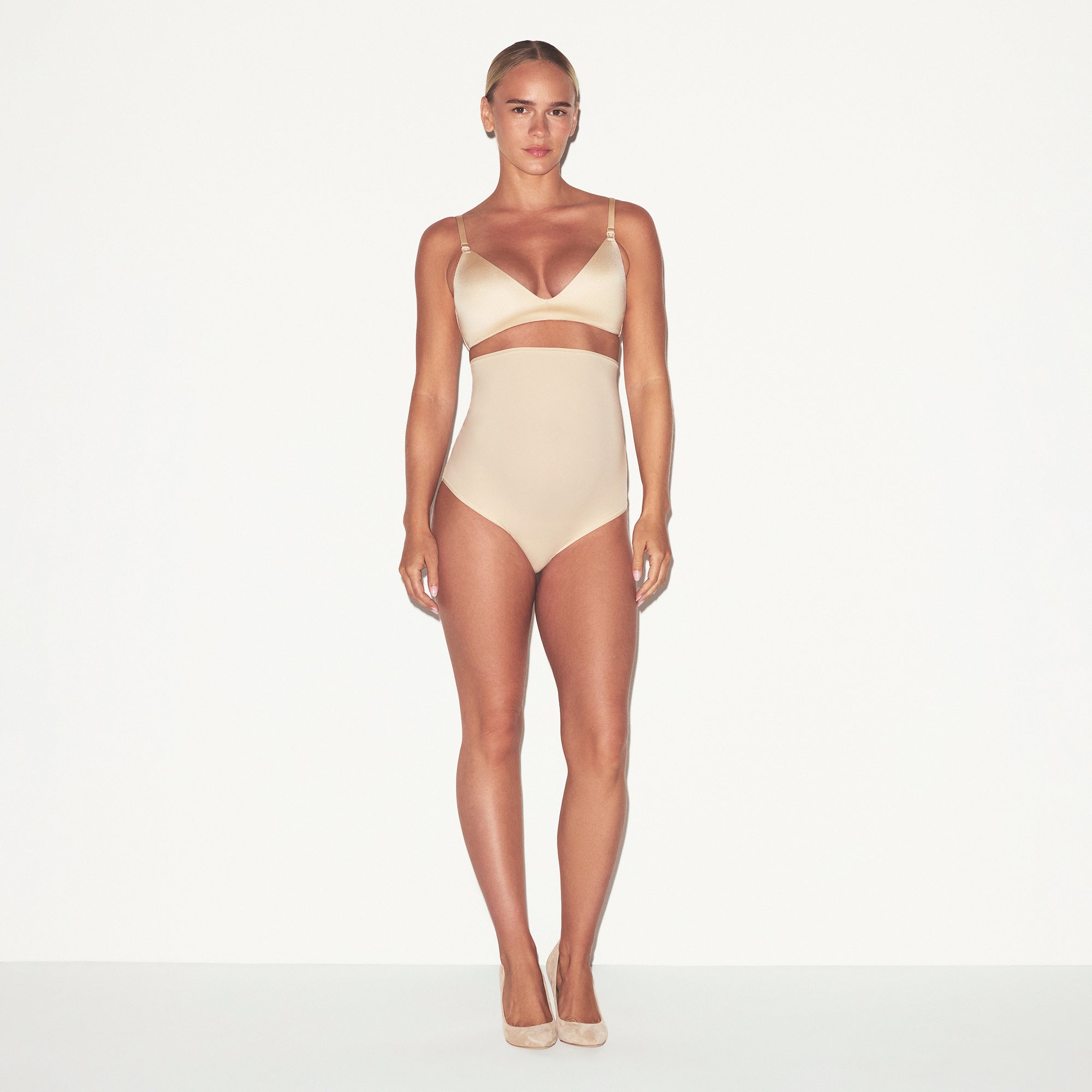 WIRELESS FORM MATERNITY NURSING BRA | SAND ON A MODEL FRONT VIEW @ | FOCUS: 0.0, 1.0, 0.9