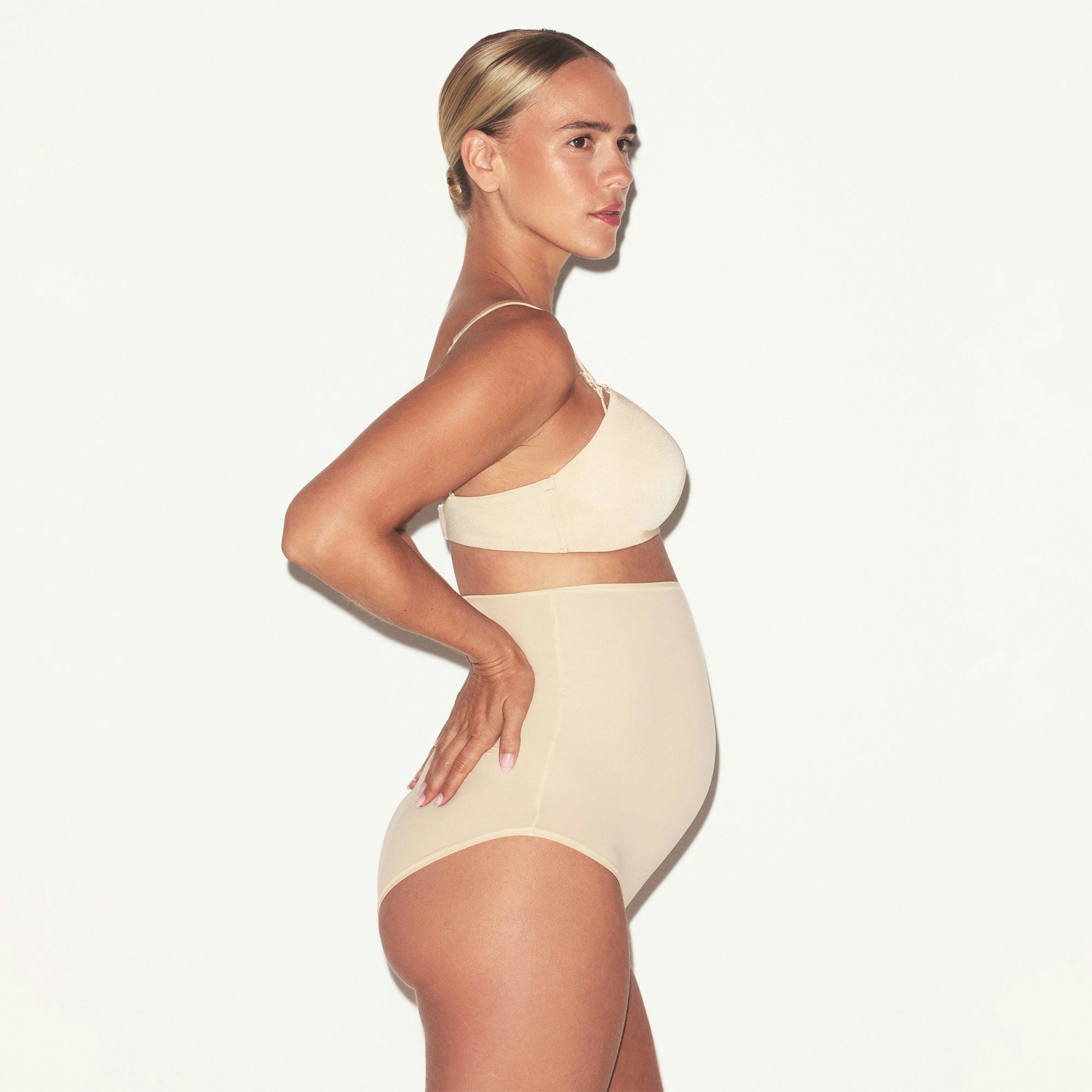 WIRELESS FORM MATERNITY NURSING BRA | SAND ON A MODEL SIDE VIEW @ | FOCUS: 0.0, 1.0, 0.9