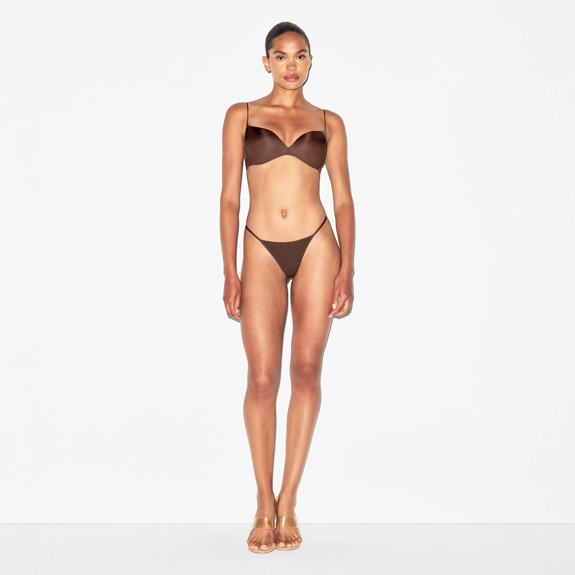 WIRELESS FORM PLUNGE MICRO STRAP BRA | COCOA ON A MODEL FRONT VIEW | FOCUS: 0.0, 1.0, 0.9