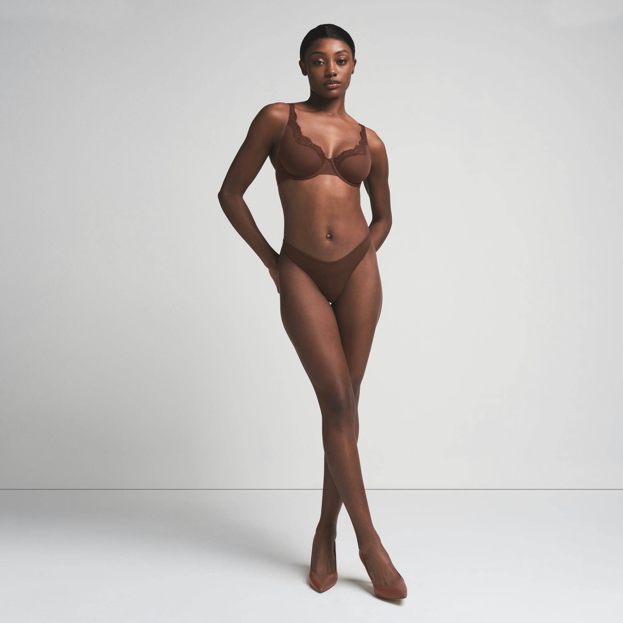 FITS EVERYBODY LACE UNLINED FULL COVERAGE BRA | COCOA ON A MODEL FRONT VIEW | FOCUS: 0.0, 1.0, 0.9