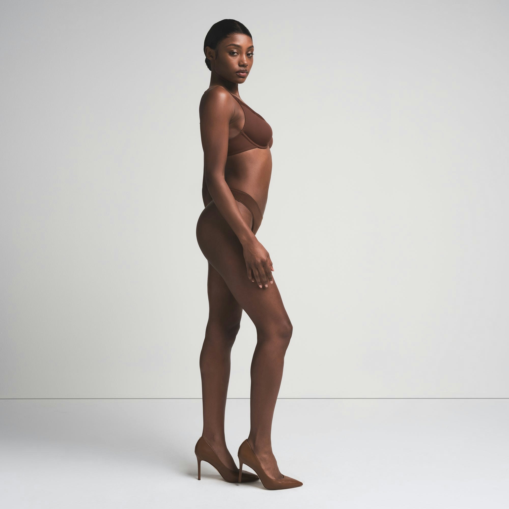 FITS EVERYBODY LACE UNLINED FULL COVERAGE BRA | COCOA ON A MODEL FRONT VIEW | FOCUS: 0.0, 1.0, 0.9