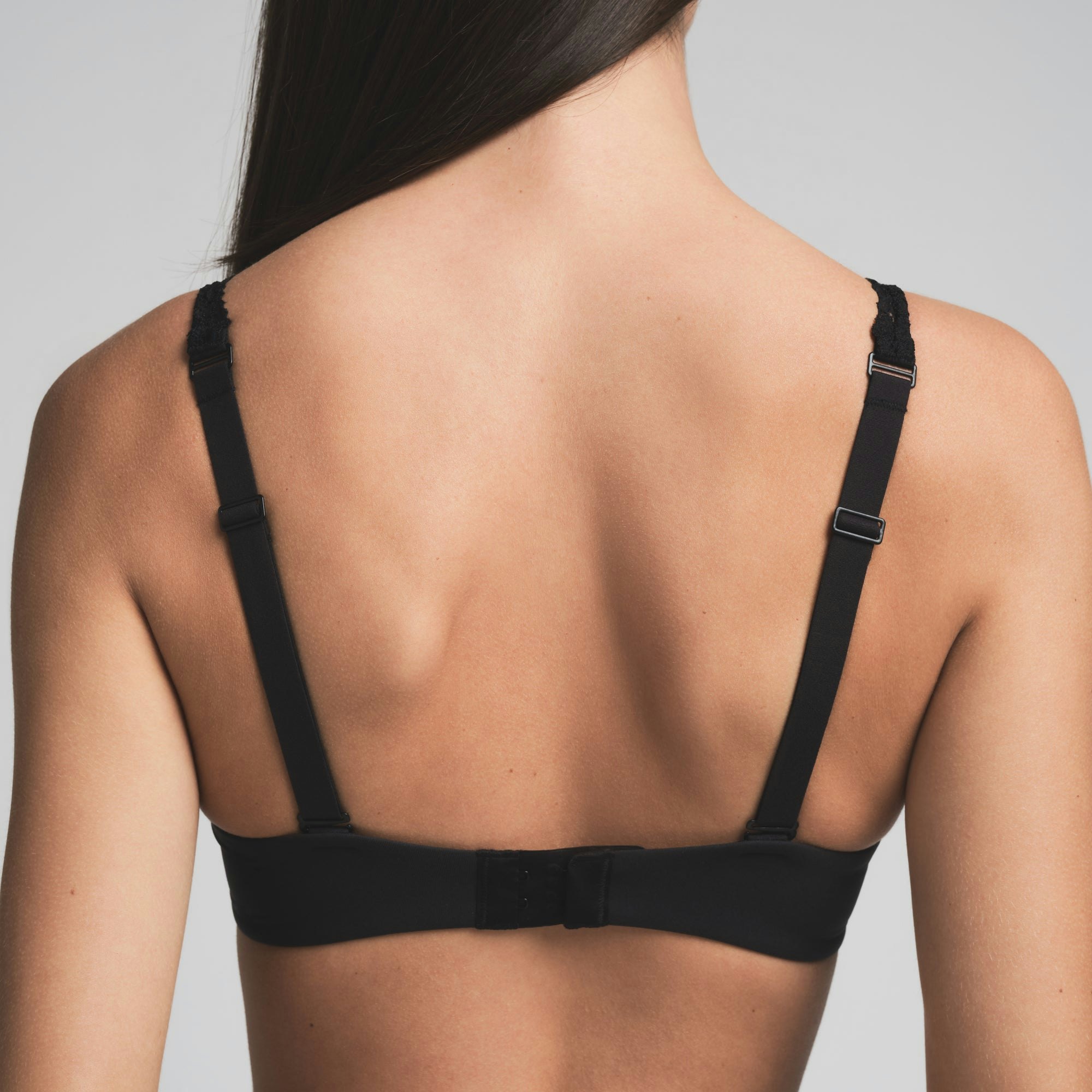 FITS EVERYBODY LACE UNLINED FULL COVERAGE BRA | ONYX ON A MODEL SIDE VIEW | FOCUS: 0.0, 1.0, 0.9