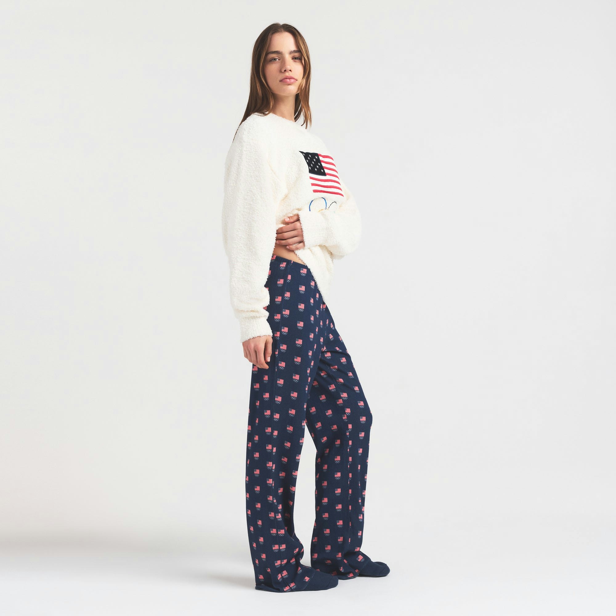 SKIMS FOR TEAM USA COZY UNISEX OLYMPIC SLEEP TOP | ECRU ON A MODEL FRONT VIEW @ | FOCUS: 0.0, 1.0, 0.9