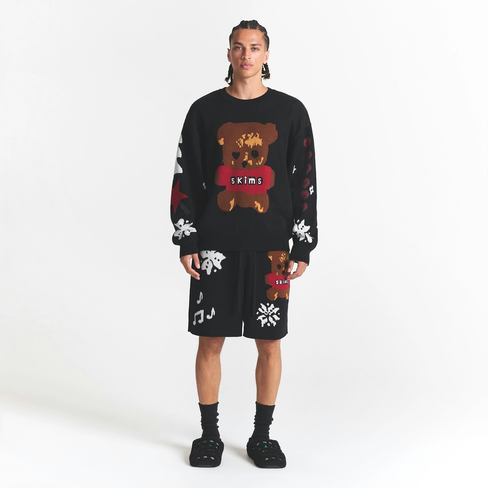 CACTUS PLANT FLEA MARKET X SKIMS COTTON KNIT MENS INTARSIA SWEATER | ONYX TEDDY BEAR SNOW PRINT ON A MODEL FRONT VIEW @ | FOCUS: 0.0, 1.0, 0.9
