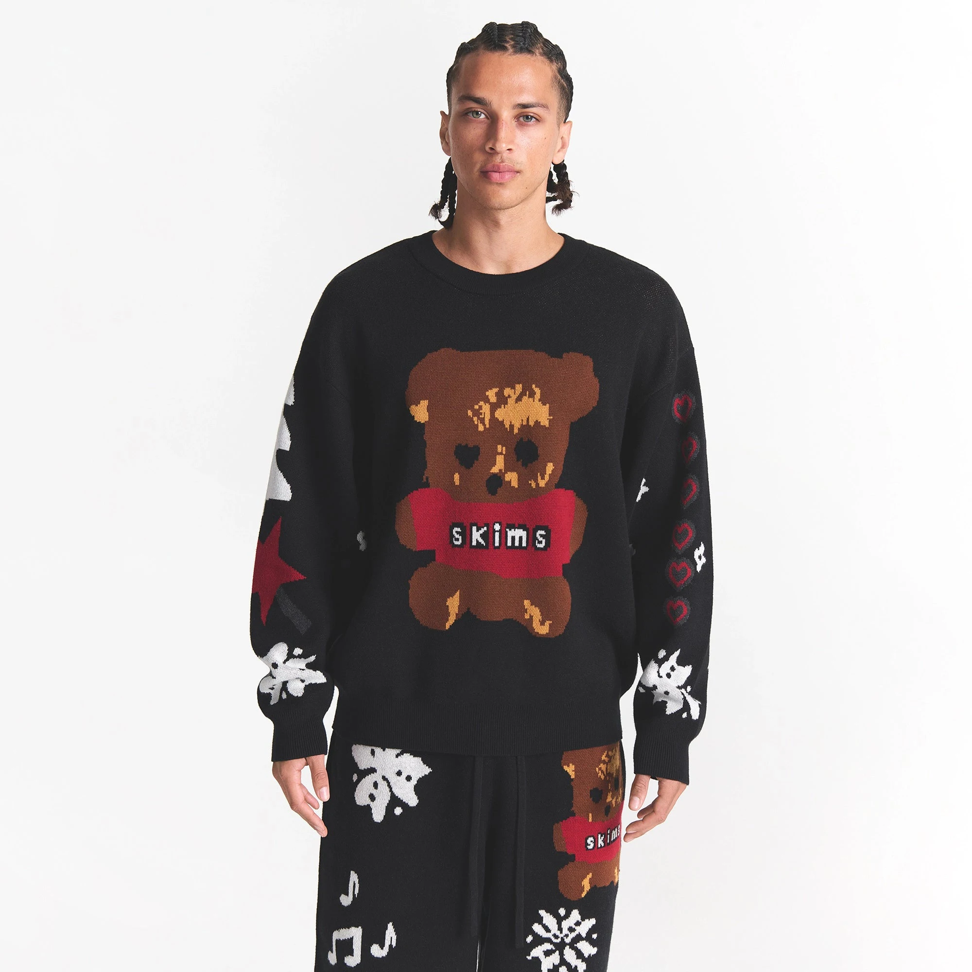 CACTUS PLANT FLEA MARKET X SKIMS COTTON KNIT MENS INTARSIA SWEATER | ONYX TEDDY BEAR SNOW PRINT ON A MODEL FRONT VIEW @ | FOCUS: 0.0, 1.0, 0.9