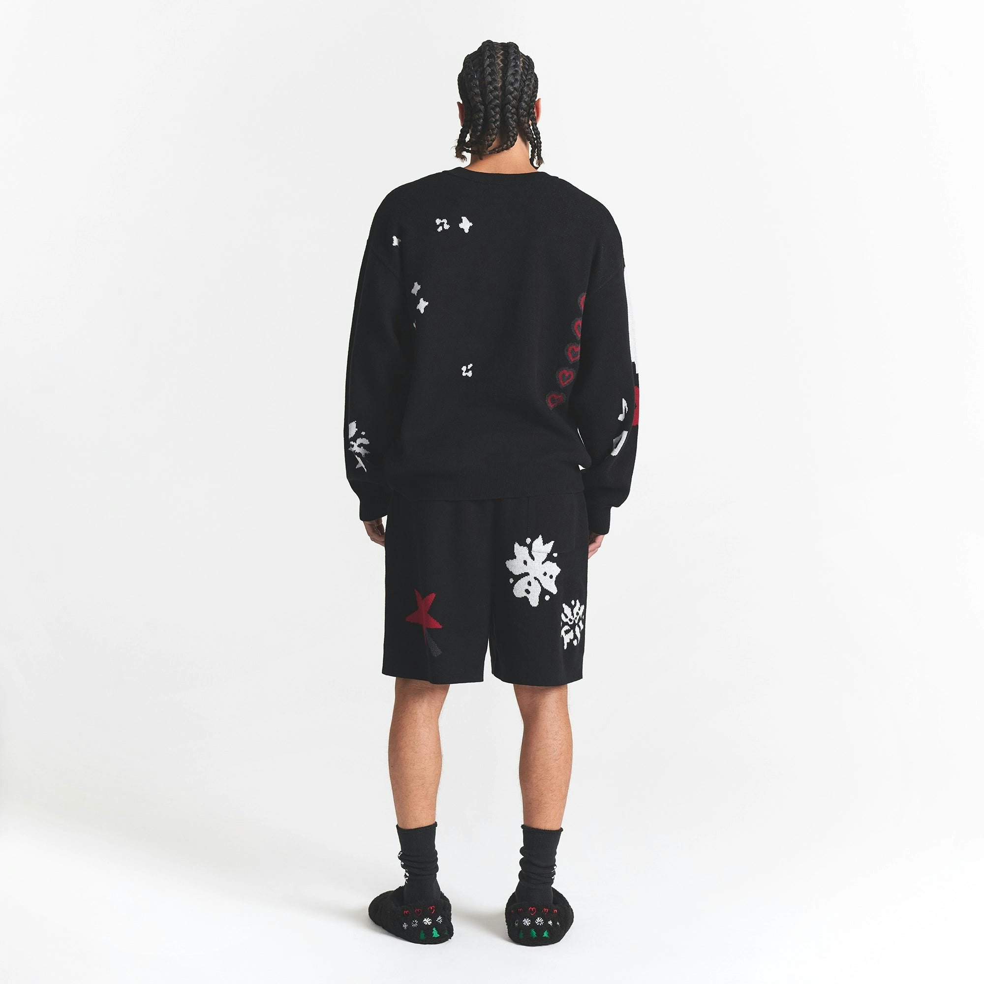 CACTUS PLANT FLEA MARKET X SKIMS COTTON KNIT MENS INTARSIA SWEATER | ONYX TEDDY BEAR SNOW PRINT ON A MODEL BACK VIEW @ | FOCUS: 0.0, 1.0, 0.9