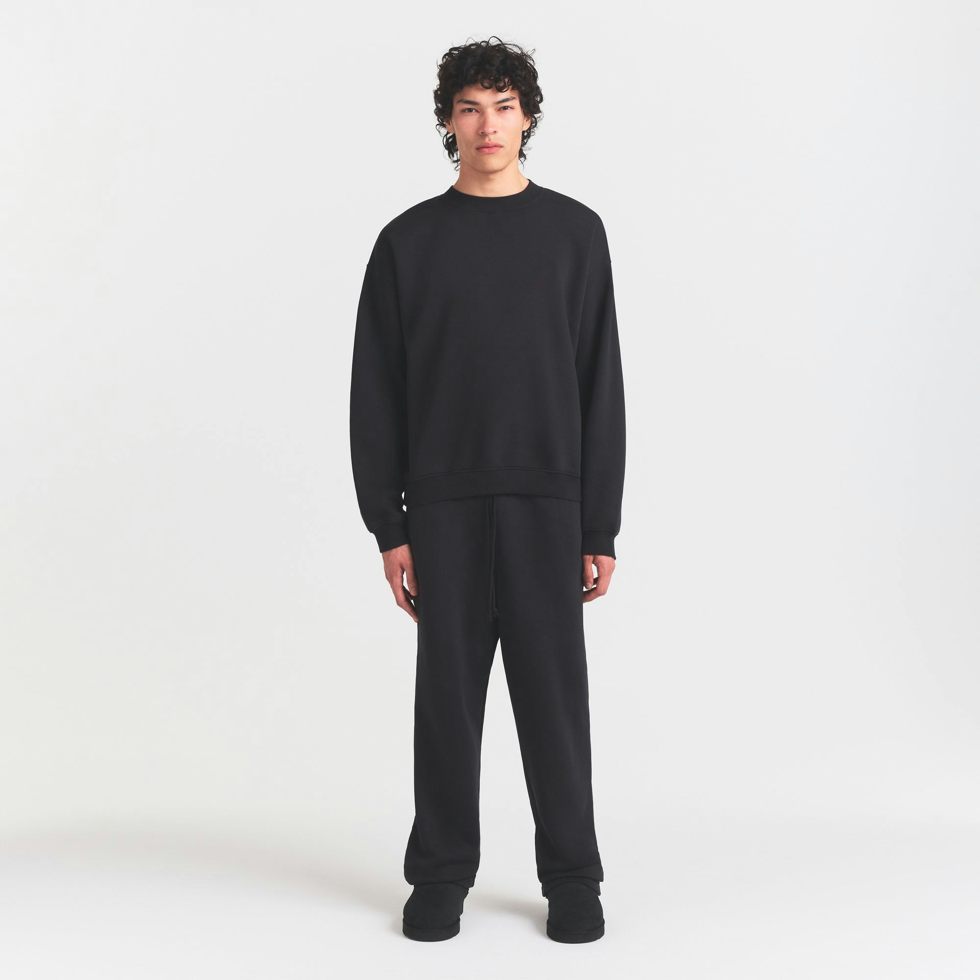 FLEECE LOUNGE MENS RELAXED HIGH CREWNECK | WASHED ONYX ON A MODEL FRONT VIEW @ | FOCUS: 0.0, 1.0, 0.9