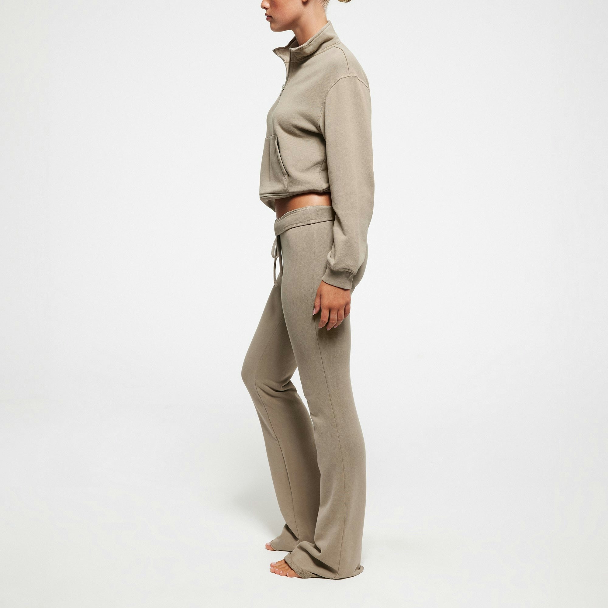 FRENCH TERRY SHRUNKEN HALF ZIP PULLOVER | TAUPE ON A MODEL SIDE VIEW