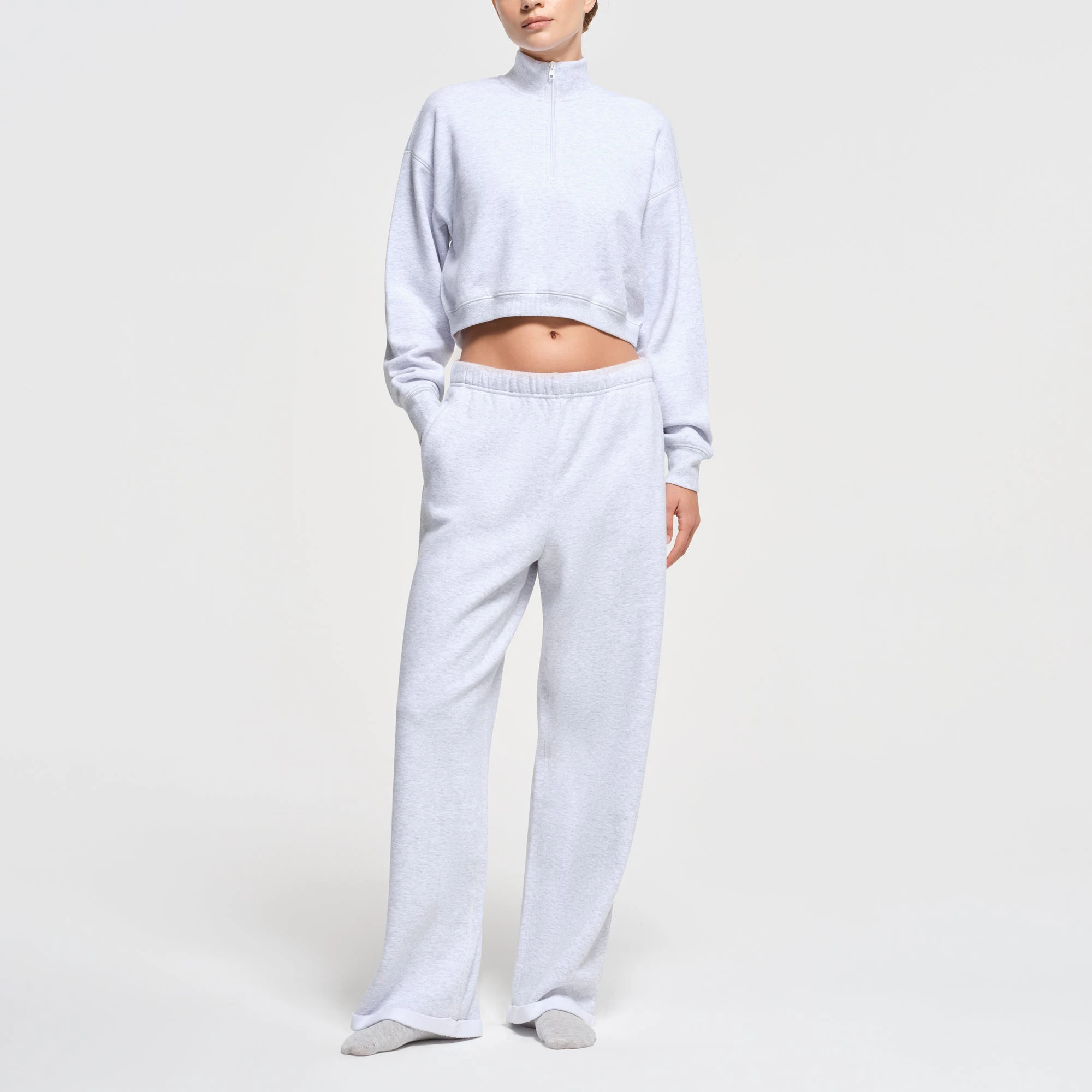 COTTON FLEECE CROPPED HALF ZIP PULLOVER | LIGHT HEATHER GREY ON A MODEL FRONT VIEW @ | FOCUS: 0.9, 0.1, 0.7