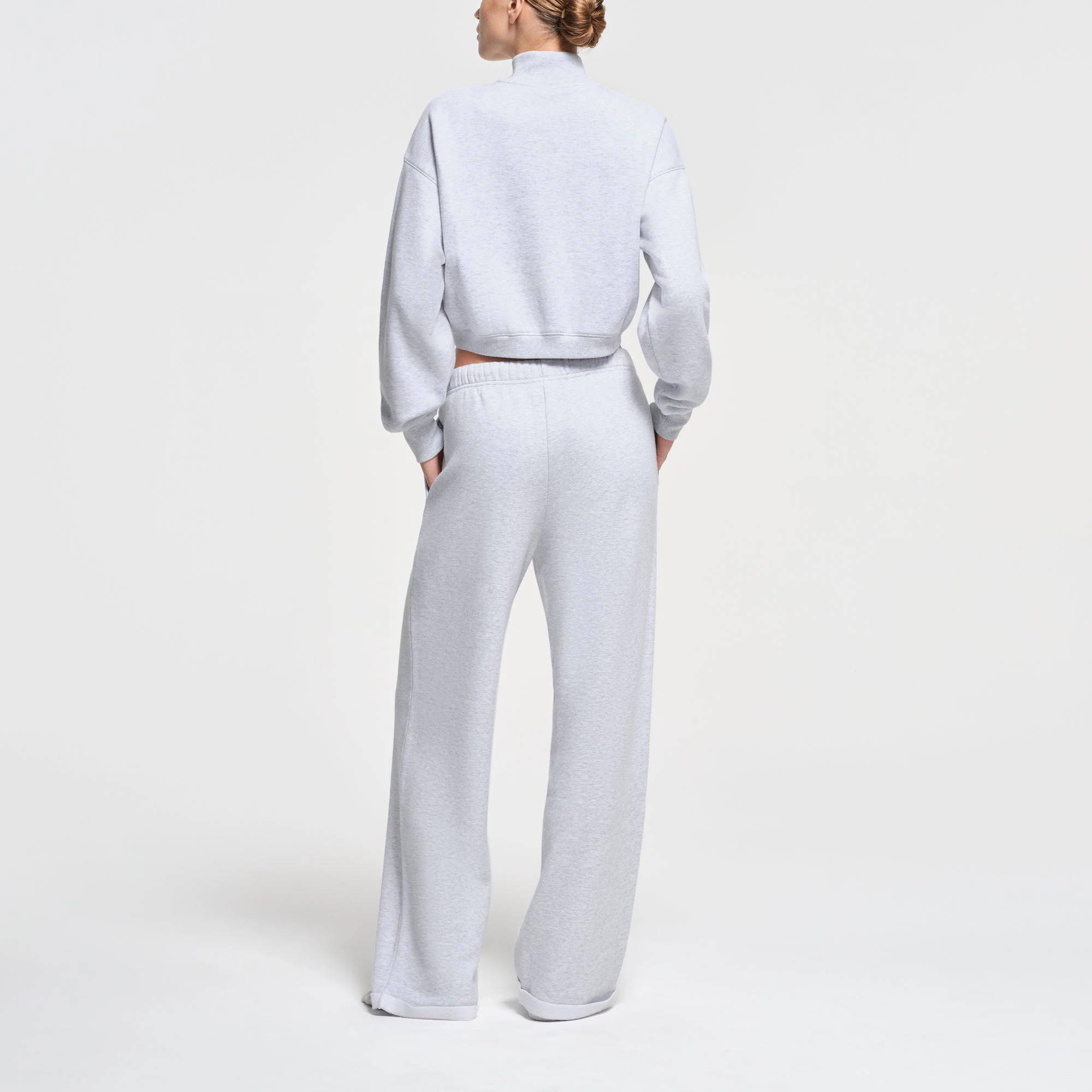 COTTON FLEECE CROPPED HALF ZIP PULLOVER | LIGHT HEATHER GREY ON A MODEL BACK VIEW