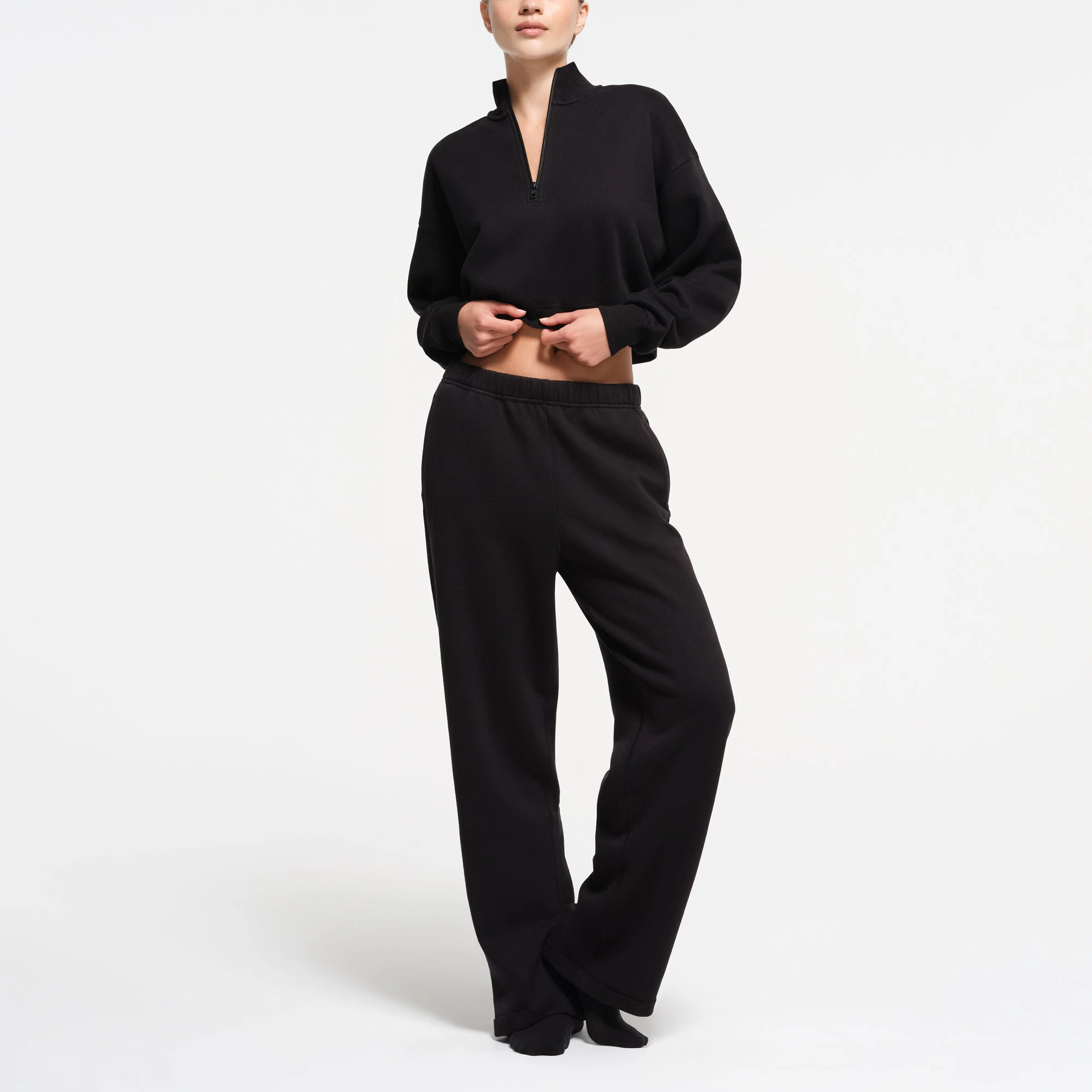 COTTON FLEECE CROPPED HALF ZIP PULLOVER | ONYX ON A MODEL FRONT VIEW